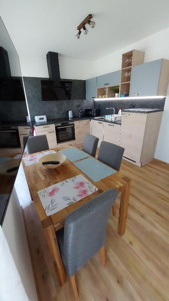 Lipno Apartments BERGMAX, Ski Areál Lipno 16min dojezd - Resort Malé Lipno s terasou a zahrádkou, parking free
