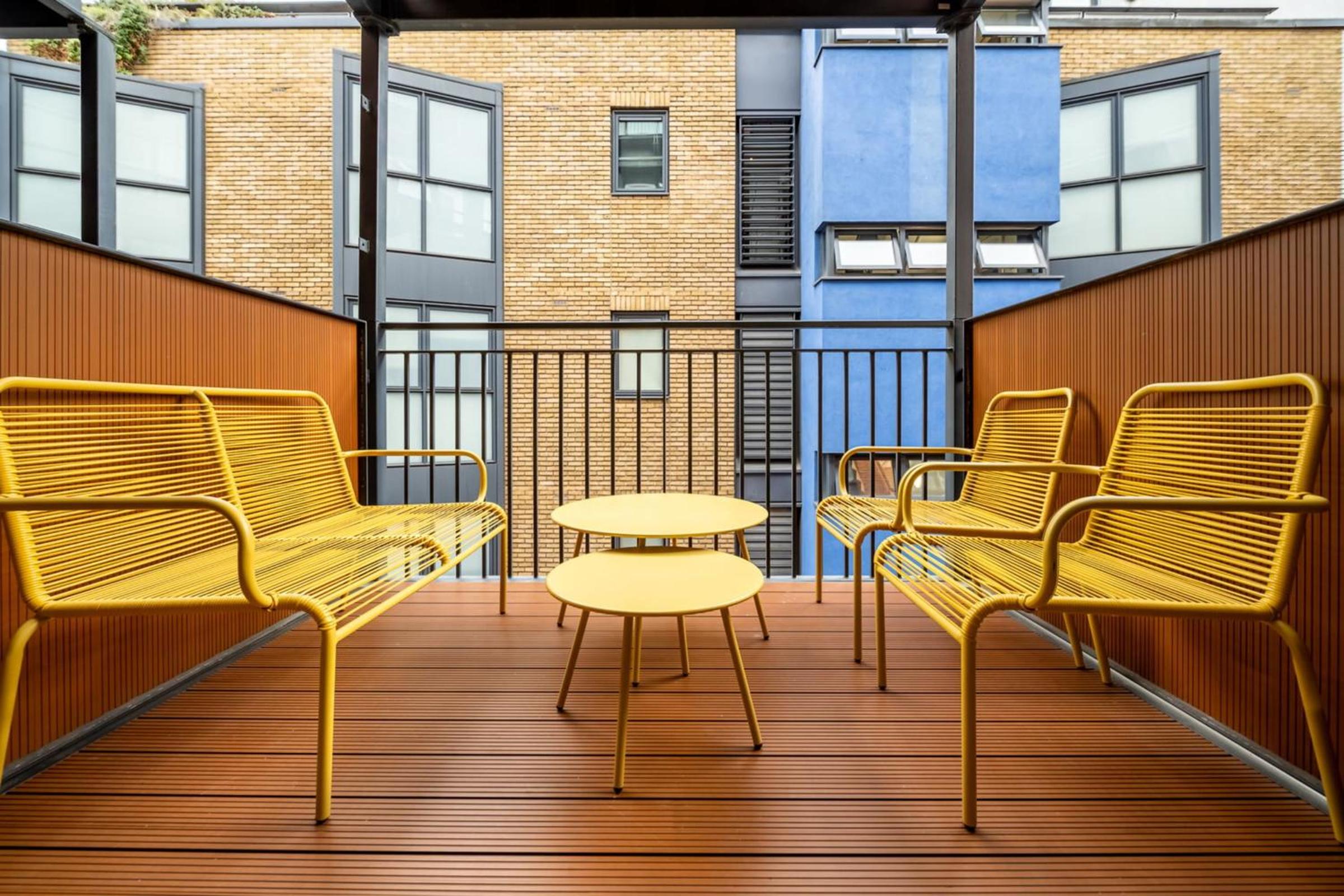 balcony