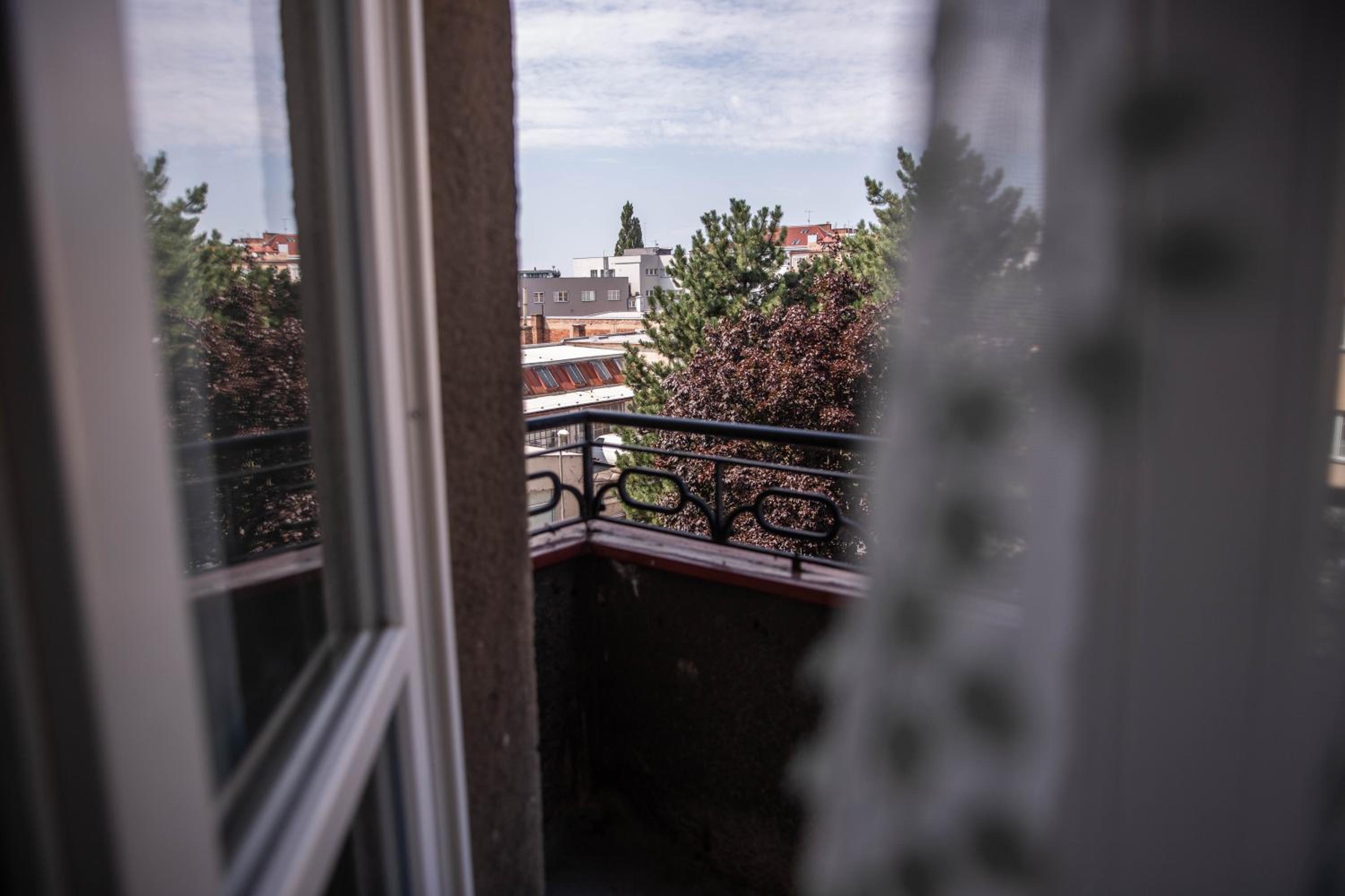 Prostorný byt v centru u řeky, 2 ložnice, balkón