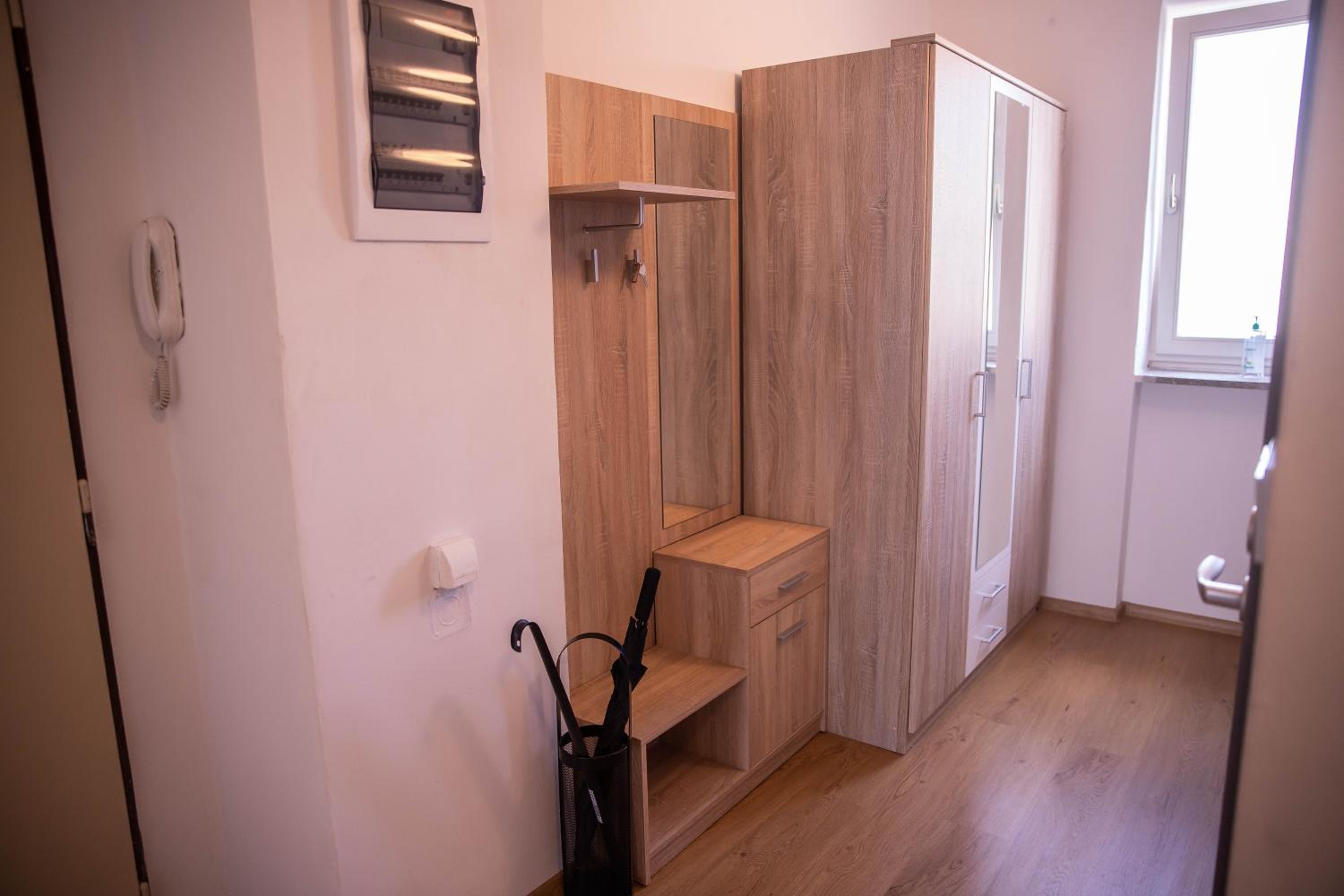 Prostorný byt v centru u řeky, 2 ložnice, balkón