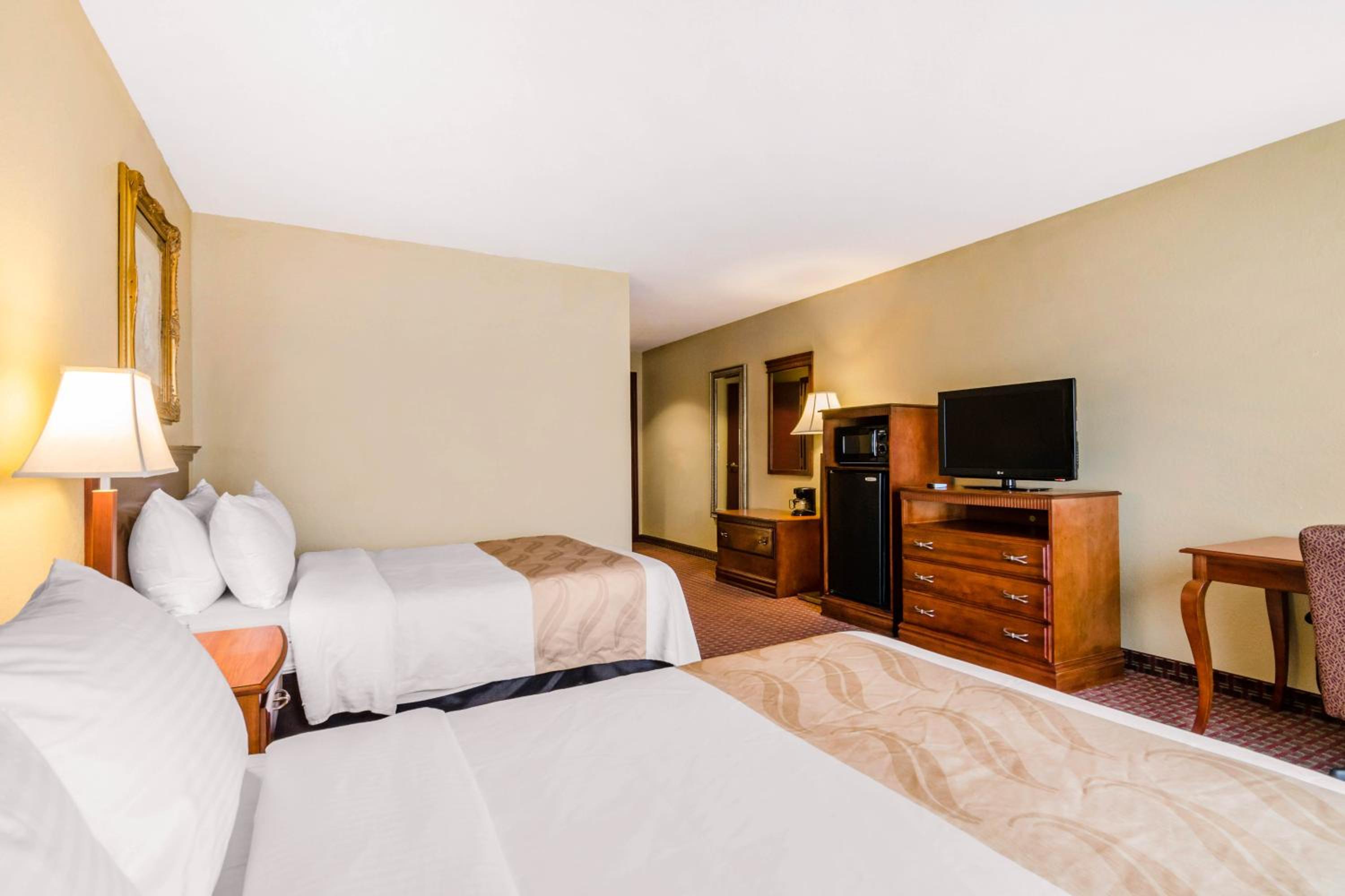 Quality Inn & Suites Carthage near Precious Moments Chapel, Fotografia 42