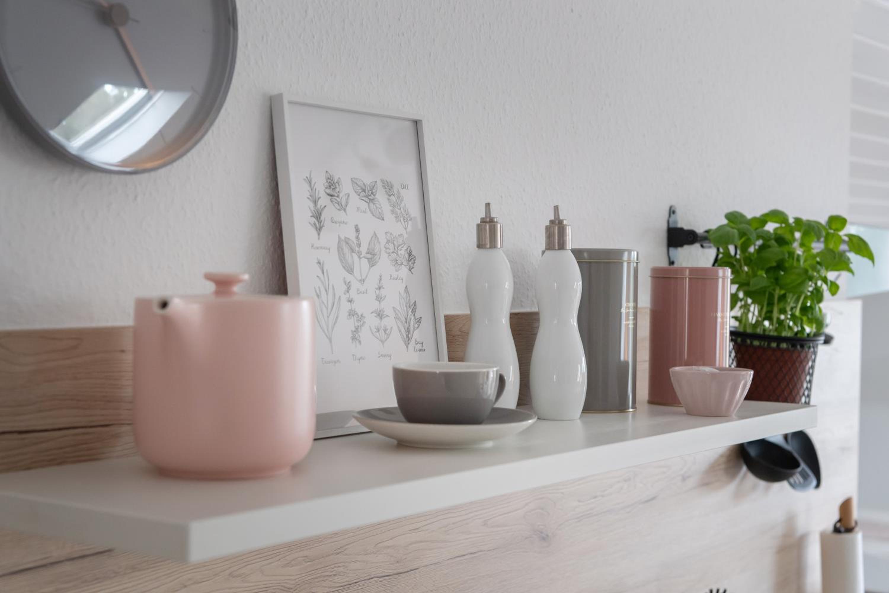 fuldaliebe - Helle Ferienwohnung mit Küche, Parkplatz, WLAN, Self Check-in
