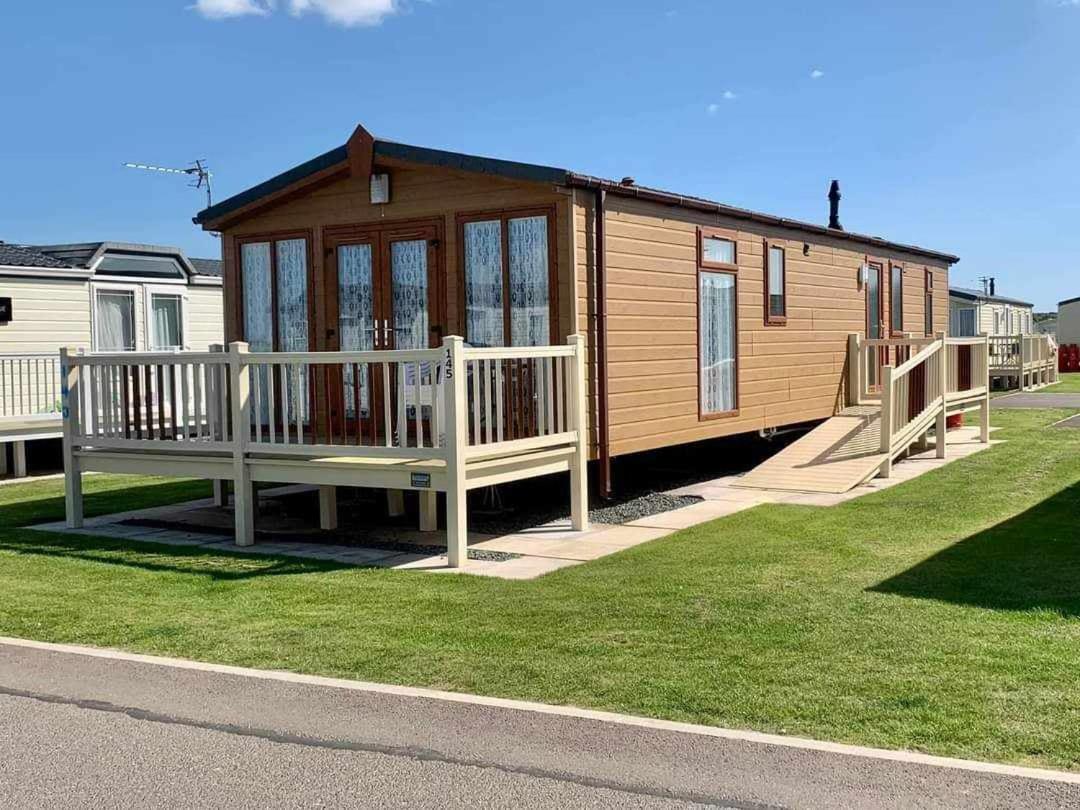 PG145 6 BERTH DELUXE CARAVAN GOLDEN PALM CHAPEL ST LEONARDs view 3
