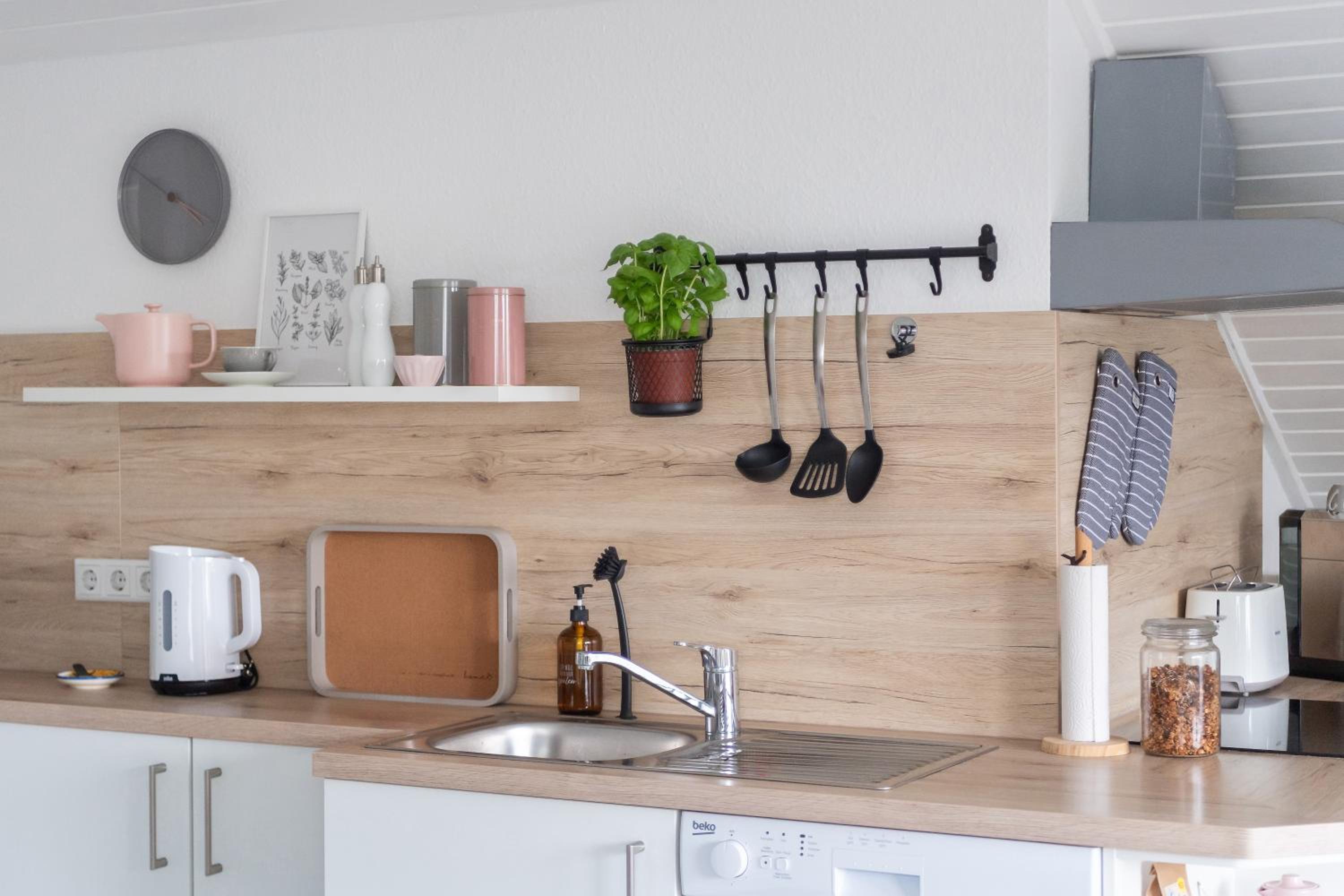 fuldaliebe - Helle Ferienwohnung mit Küche, Parkplatz, WLAN, Self Check-in