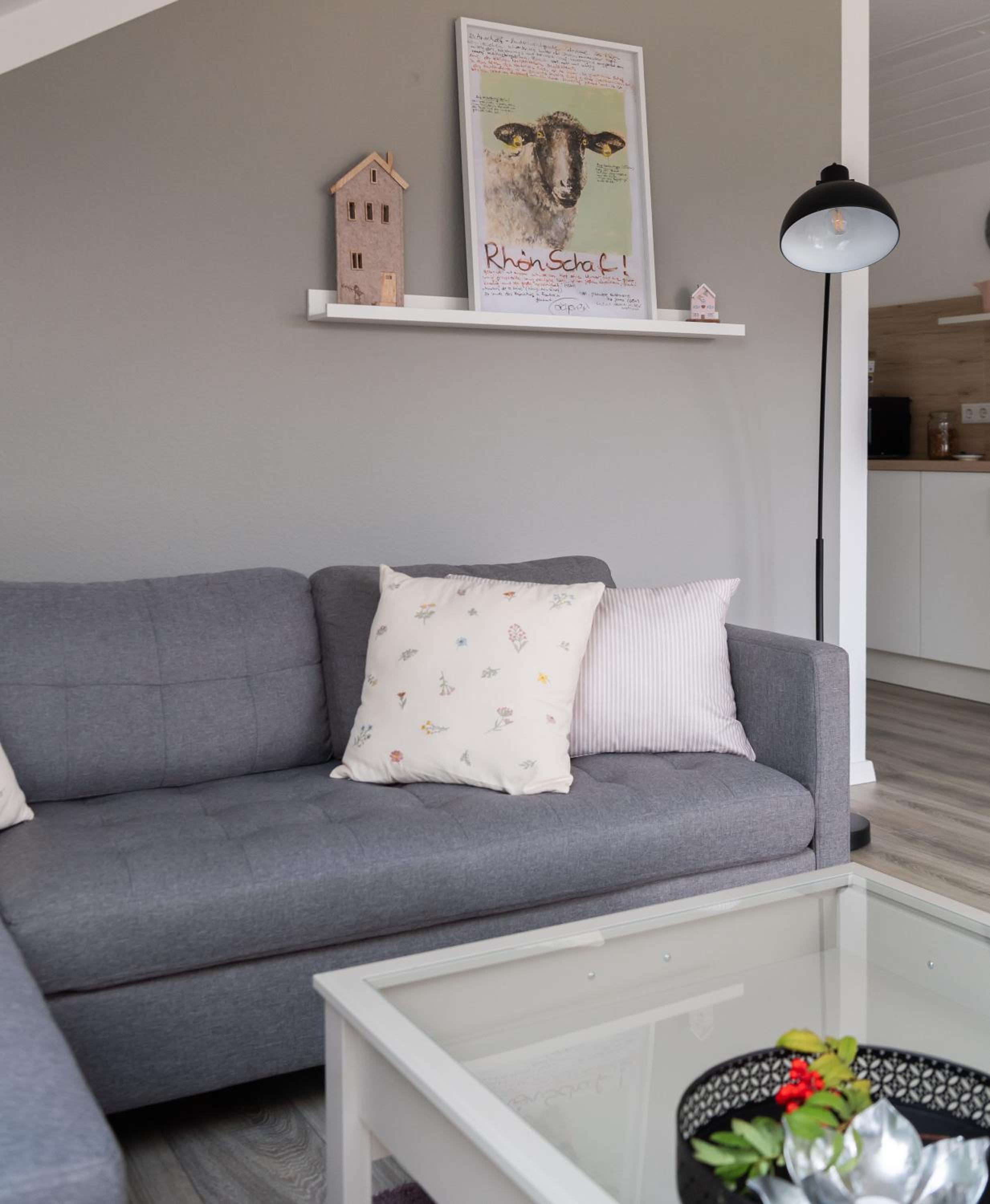 fuldaliebe - Helle Ferienwohnung mit Küche, Parkplatz, WLAN, Self Check-in