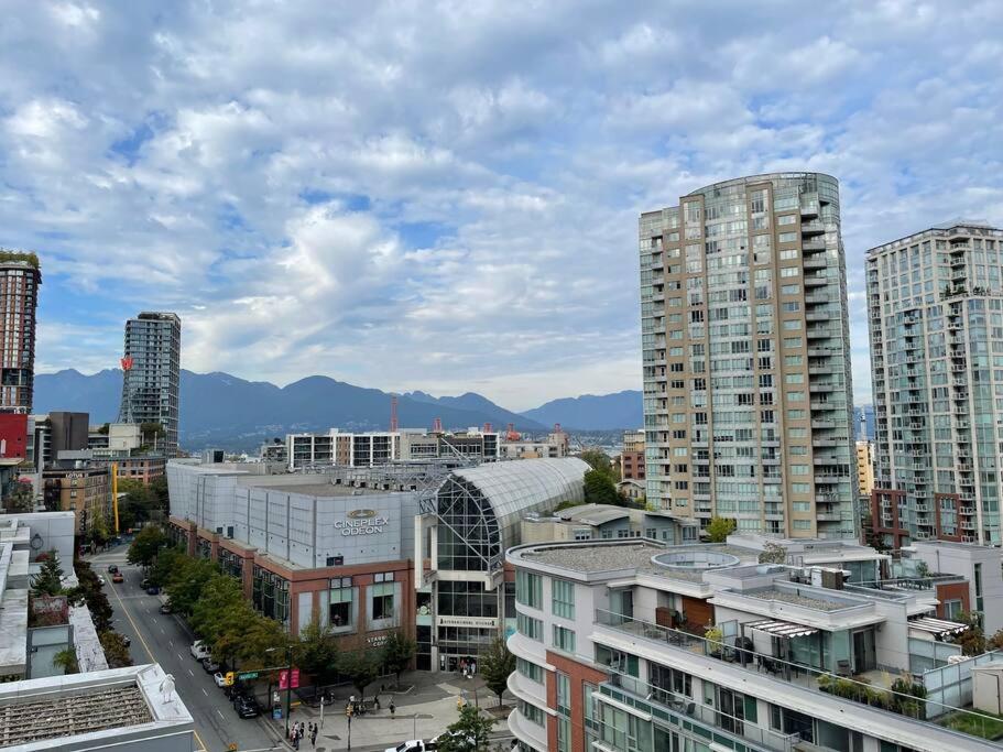 Downtown 4bd 2ba View Skytrain 2 Free Parking