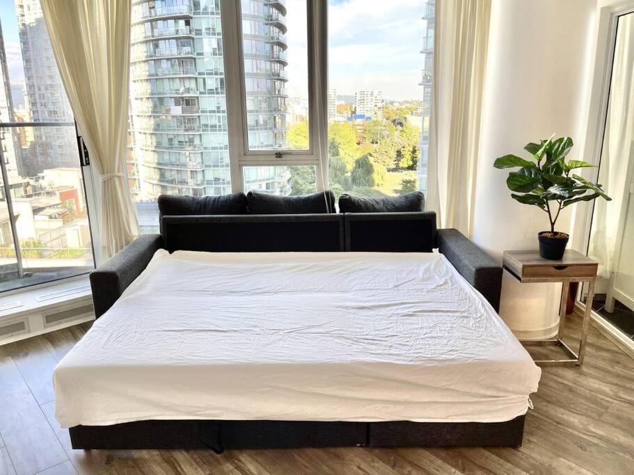 Downtown 4bd 2ba View Skytrain 2 Free Parking