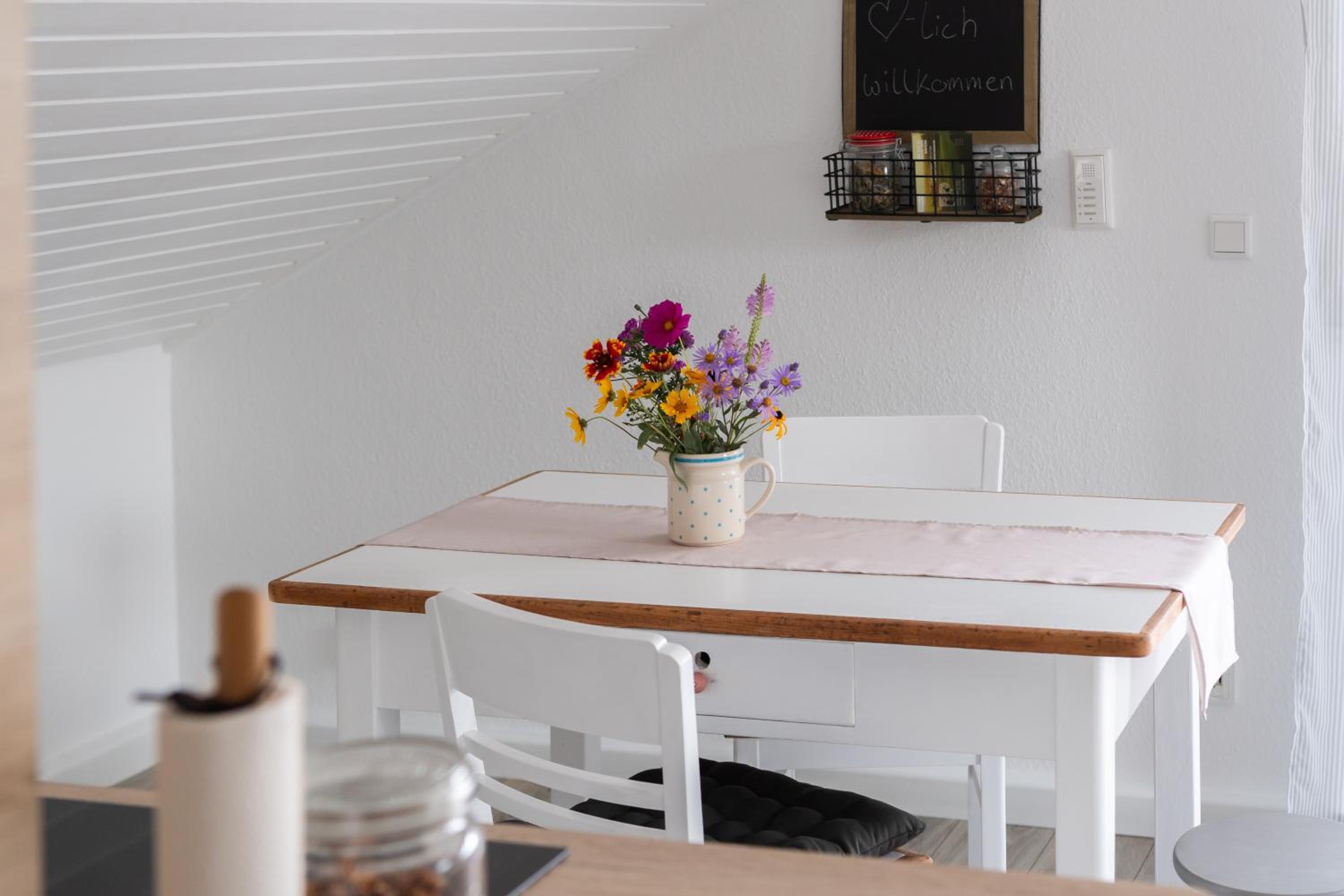 fuldaliebe - Helle Ferienwohnung mit Küche, Parkplatz, WLAN, Self Check-in
