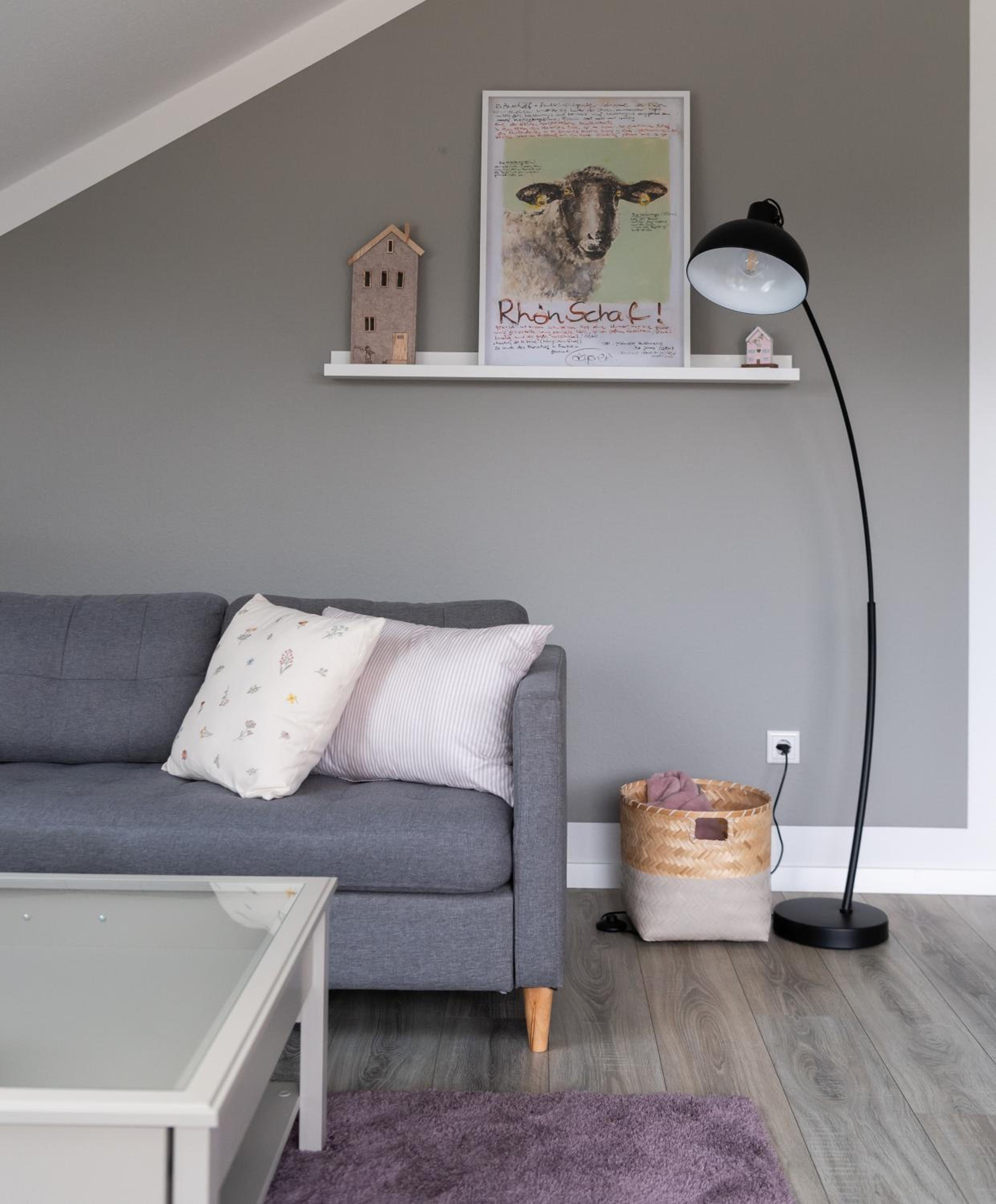 fuldaliebe - Helle Ferienwohnung mit Küche, Parkplatz, WLAN, Self Check-in