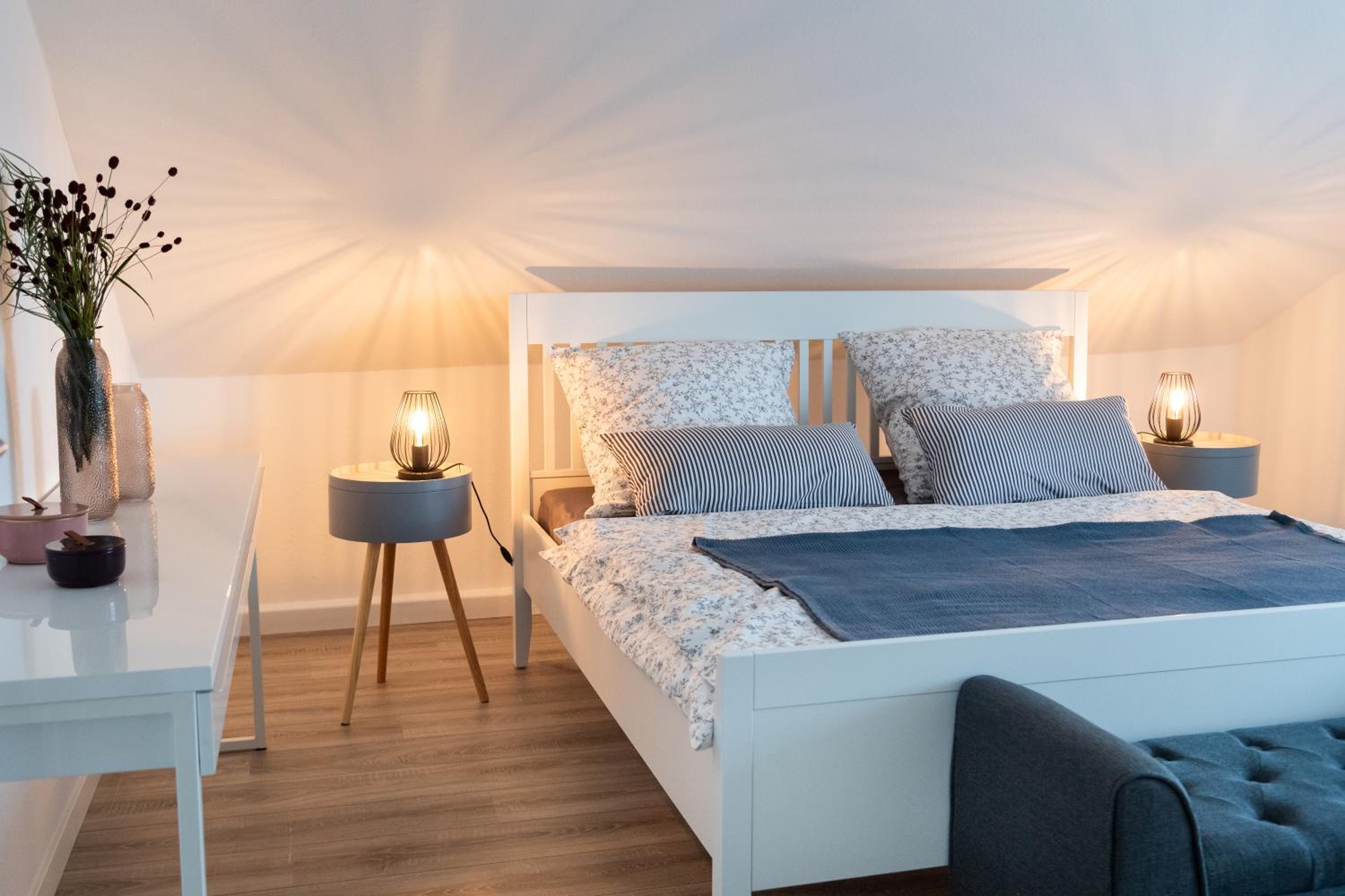 fuldaliebe - Helle Ferienwohnung mit Küche, Parkplatz, WLAN, Self Check-in