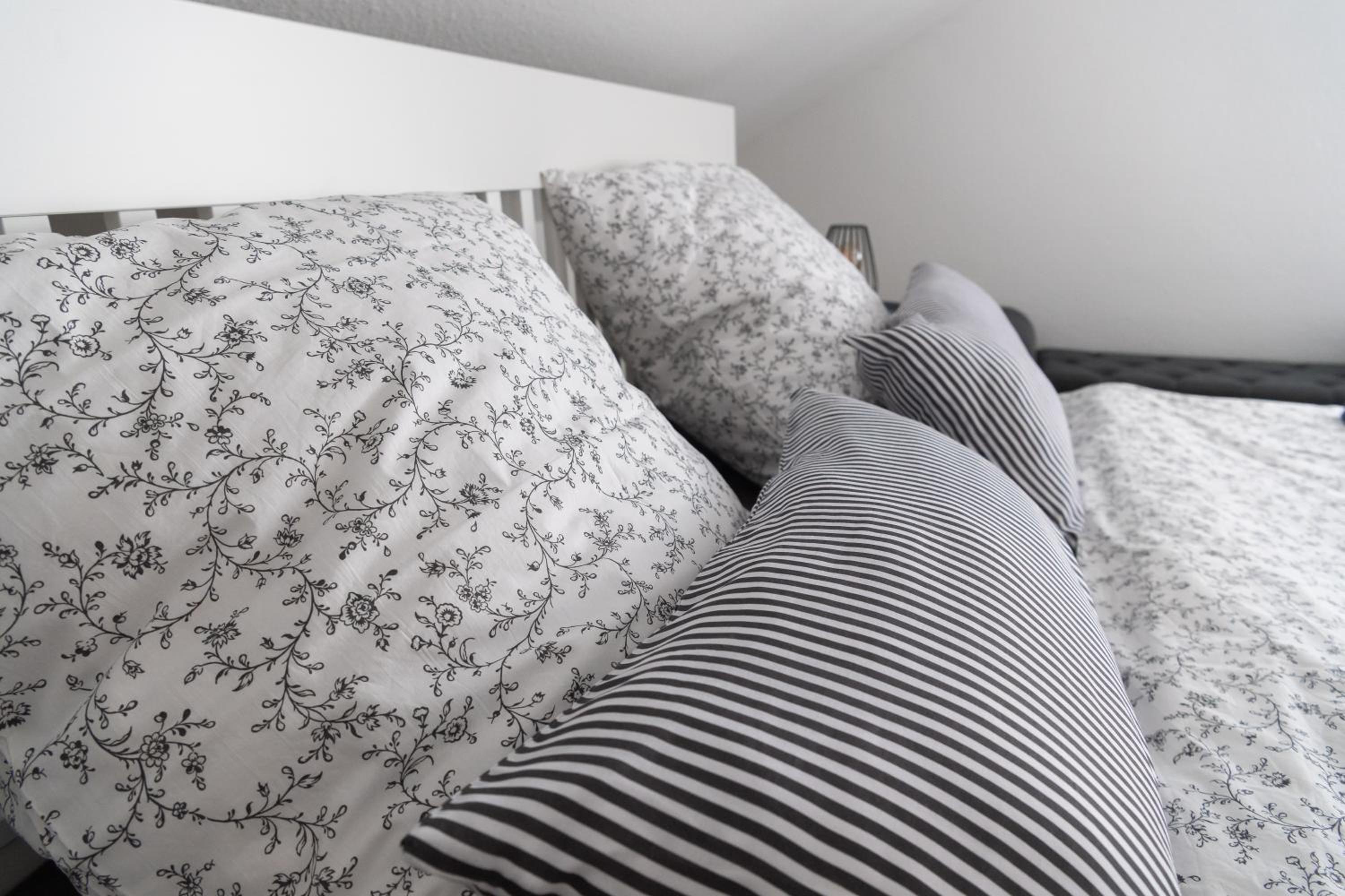 fuldaliebe - Helle Ferienwohnung mit Küche, Parkplatz, WLAN, Self Check-in