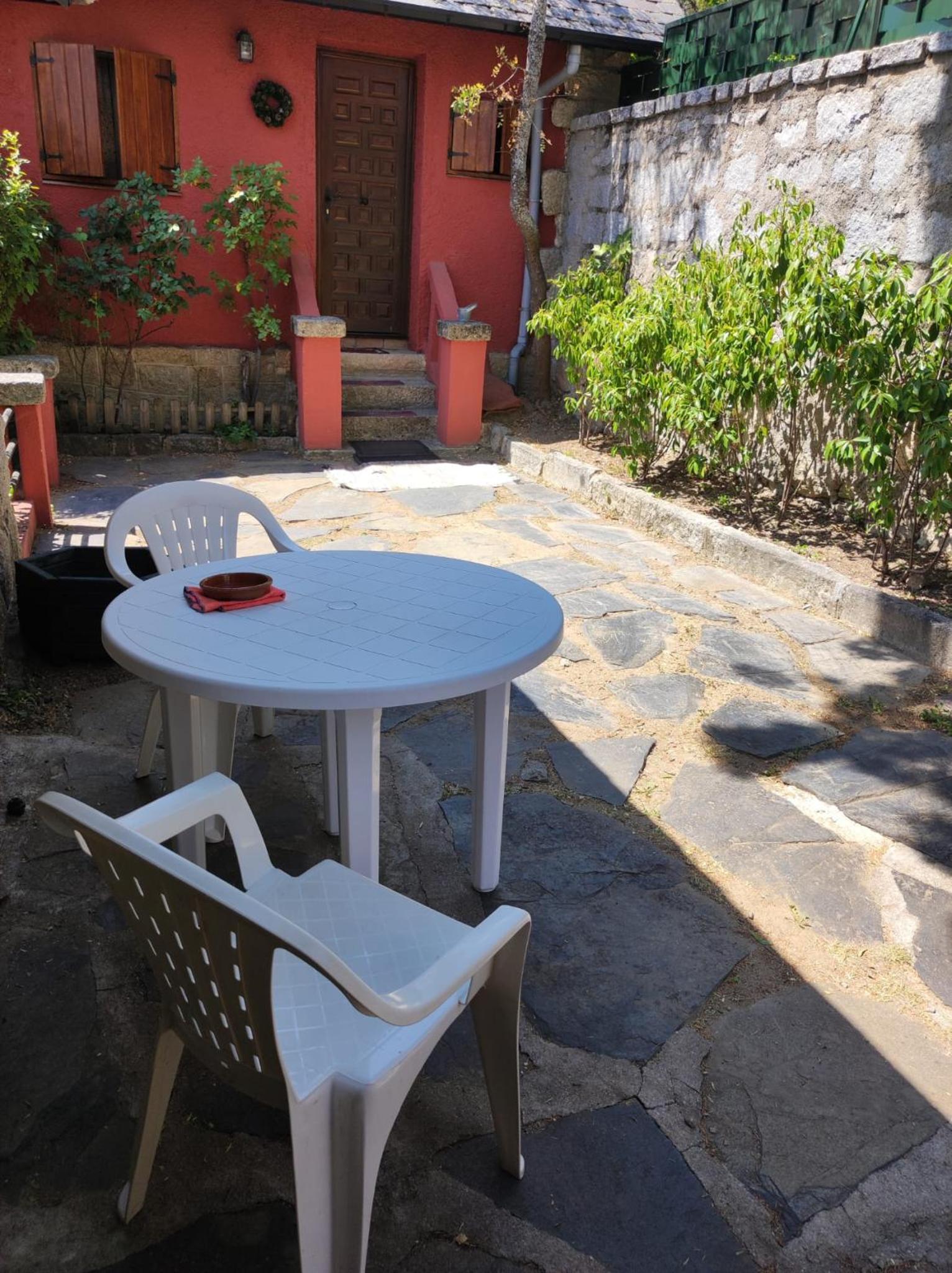 Casita Roja sin cocina