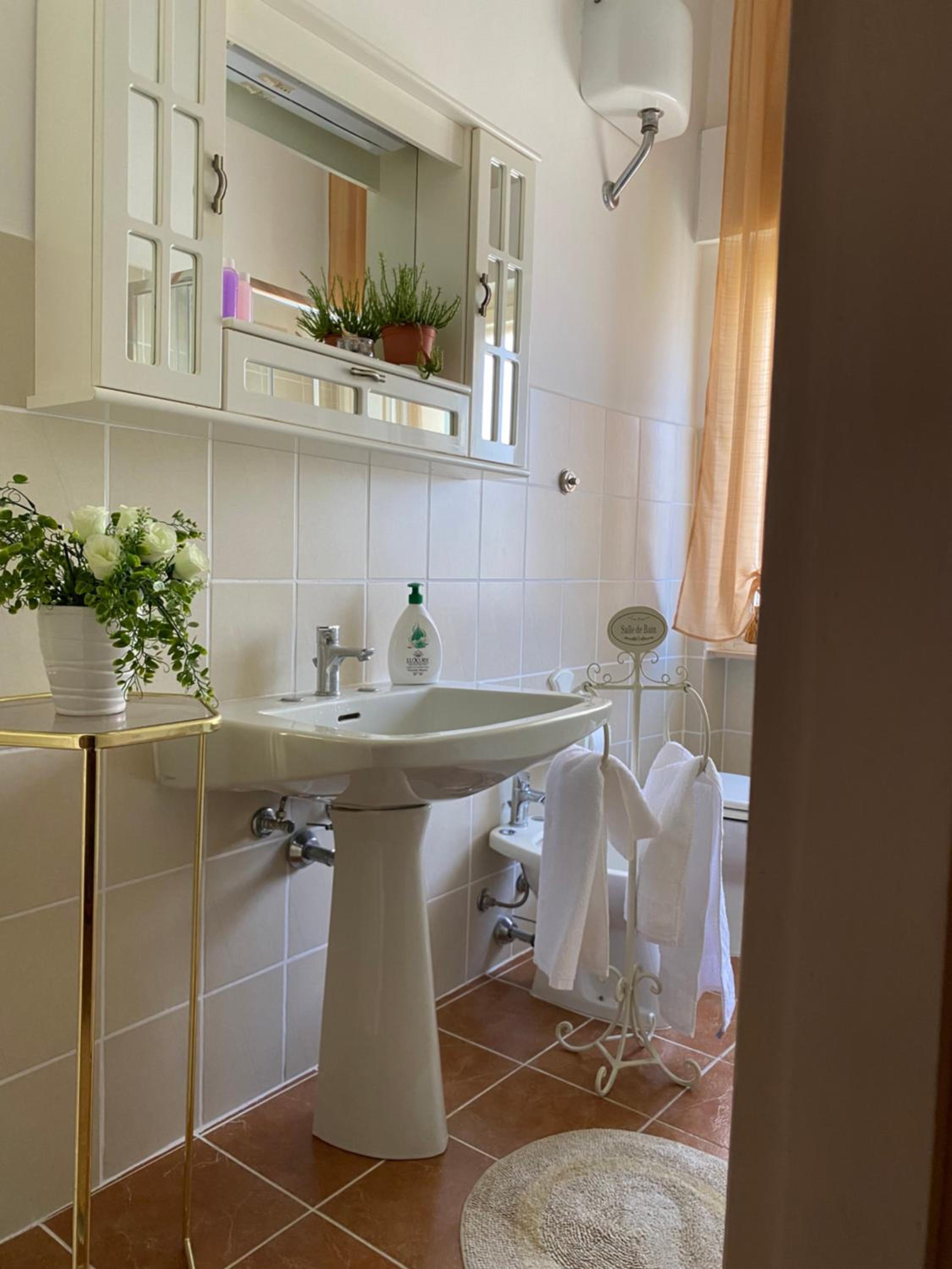 Casa Vacanza Lilia vicino la Stazione e Caserma view 5