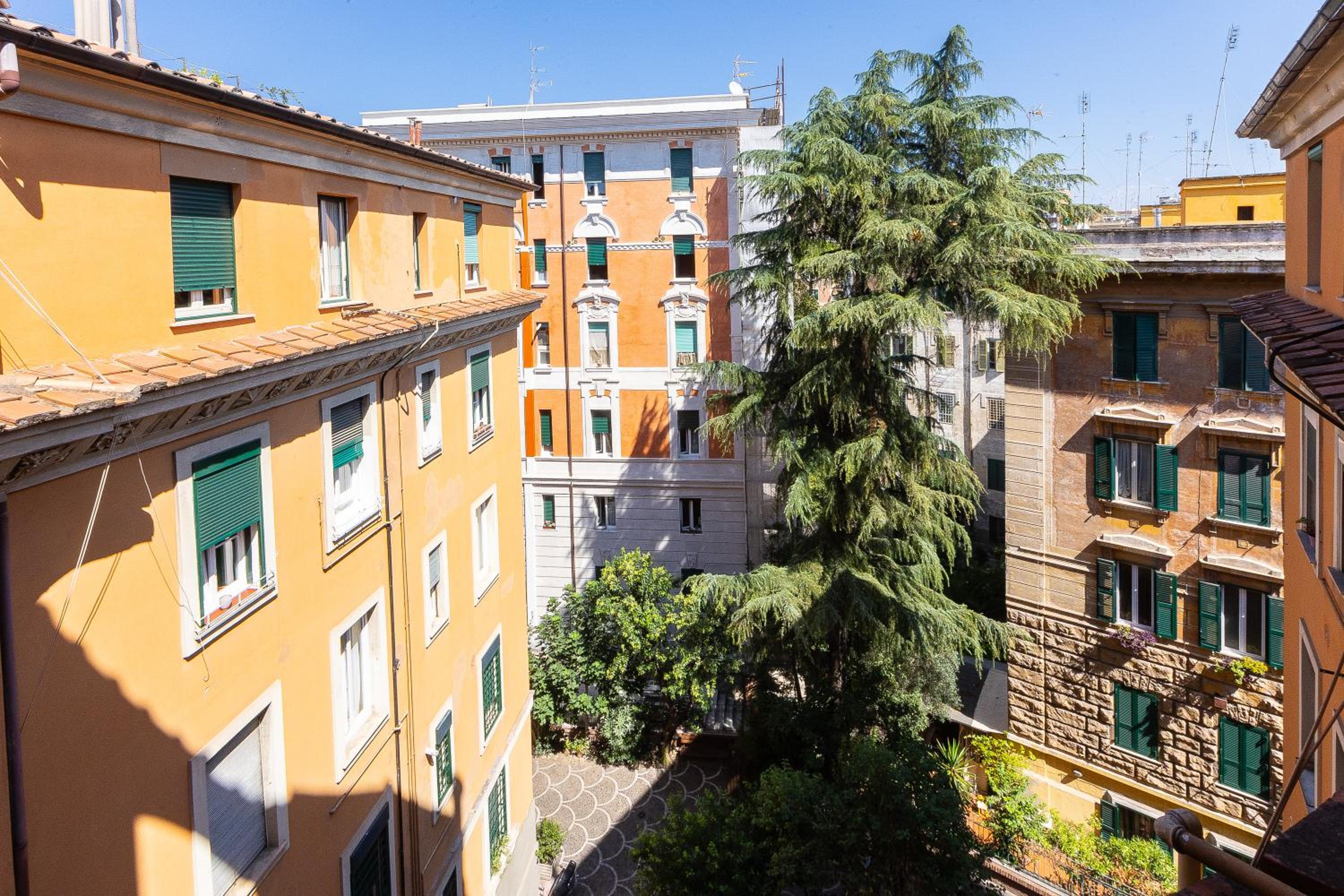 Prati View Penthouse by Rental in Rome