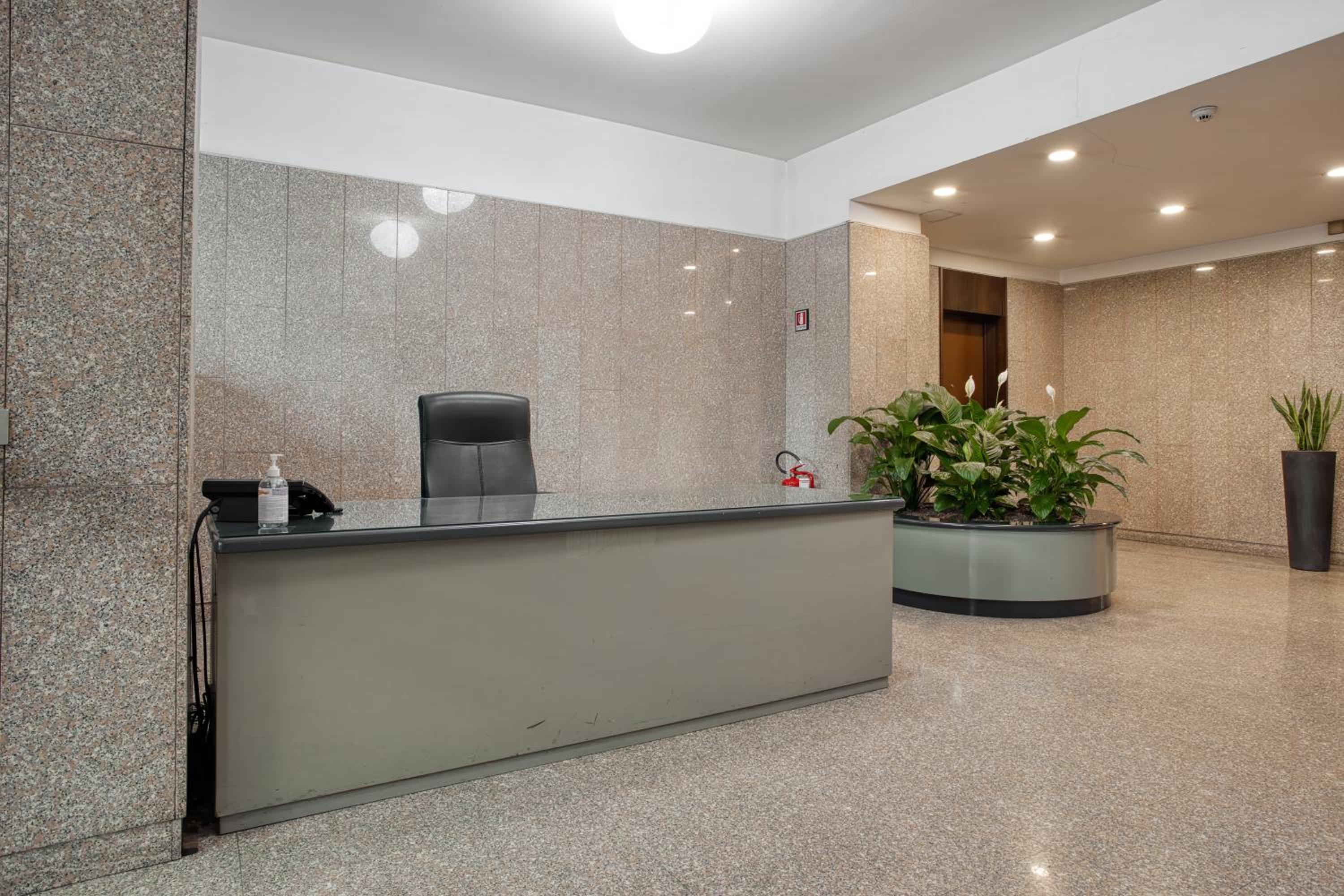 JOIVY Vibrant 2bed apt with balcony
