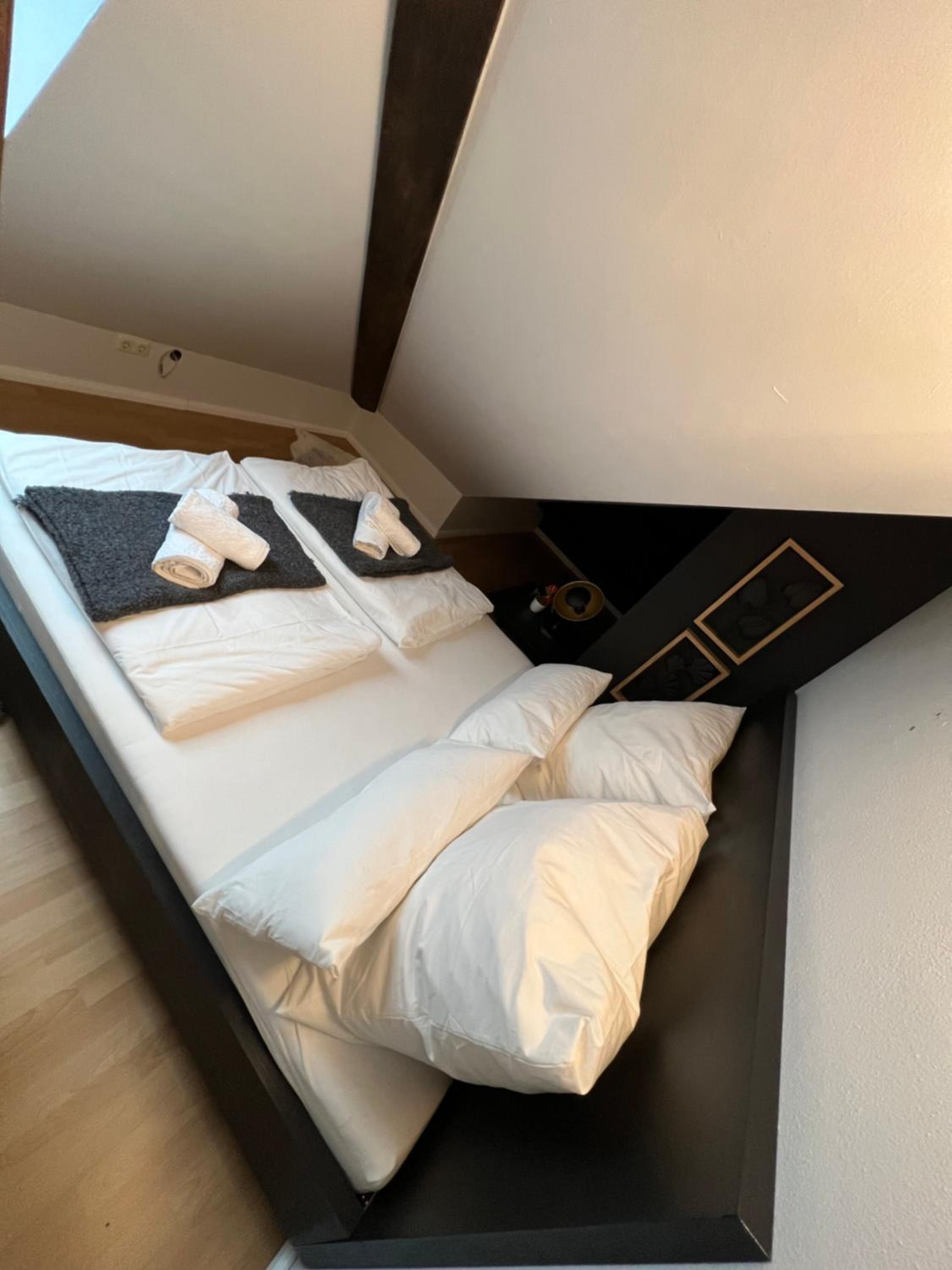 Moderne Galerie-Wohnung! Zentral-A8-B17 WIFI