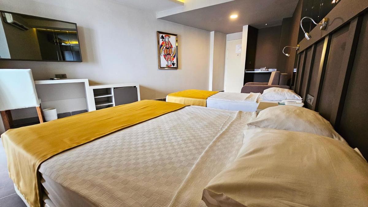 Blue Star Hotel - Image 15