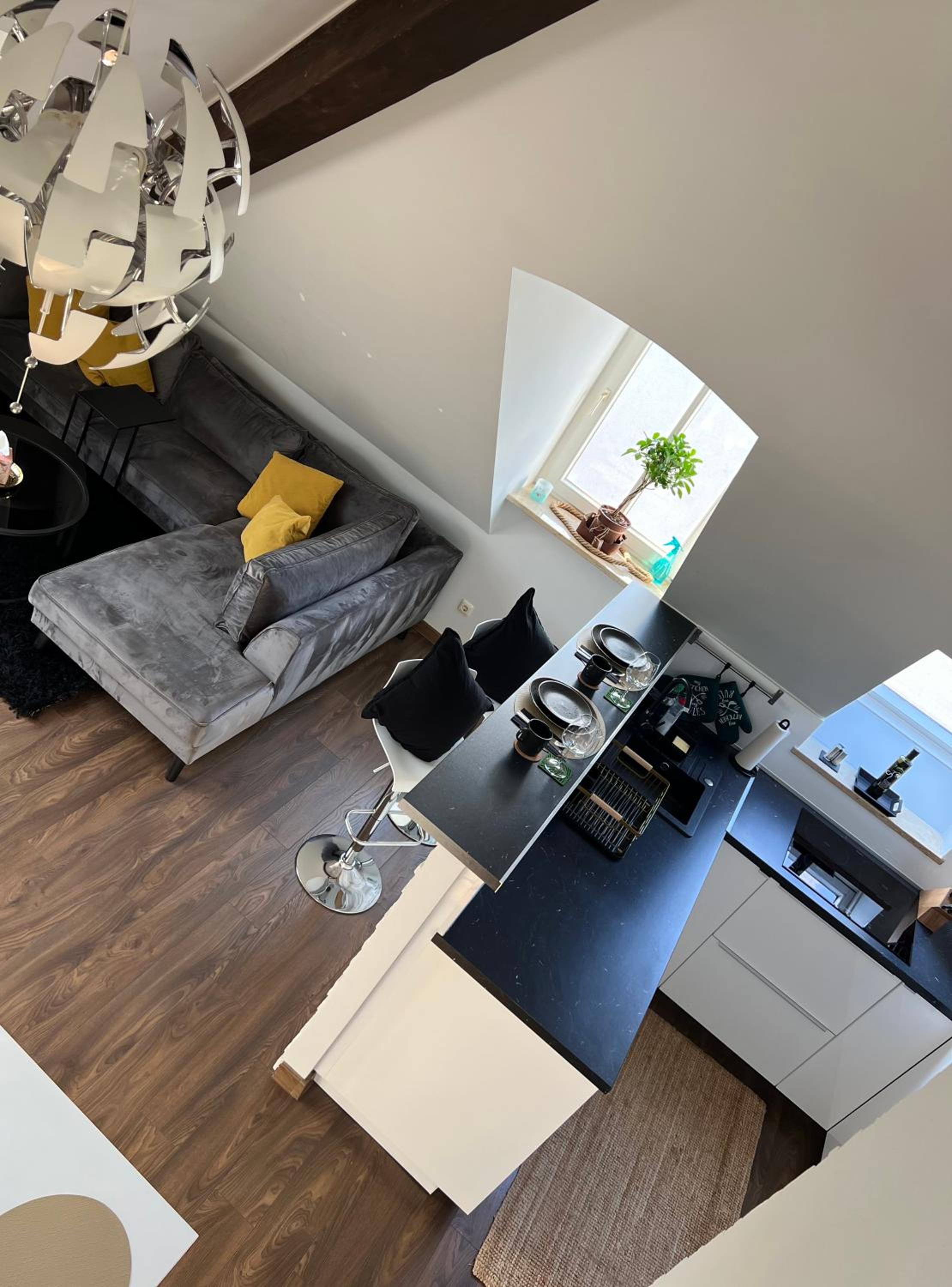 Moderne Galerie-Wohnung! Zentral-A8-B17 WIFI