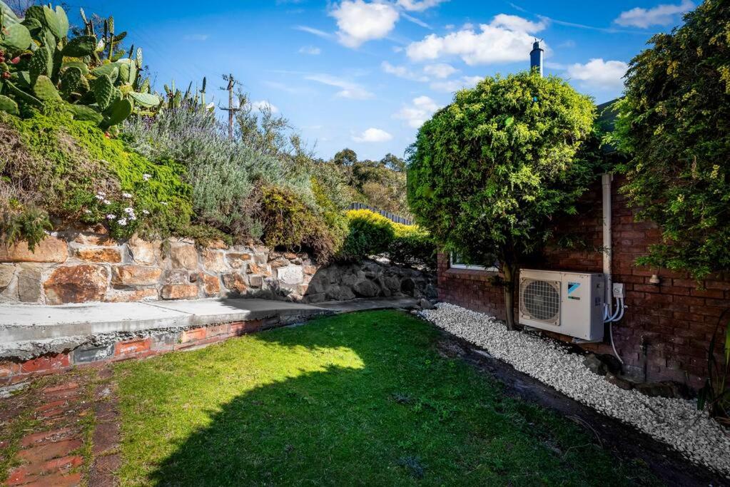 Large house close to the city tranquil setting