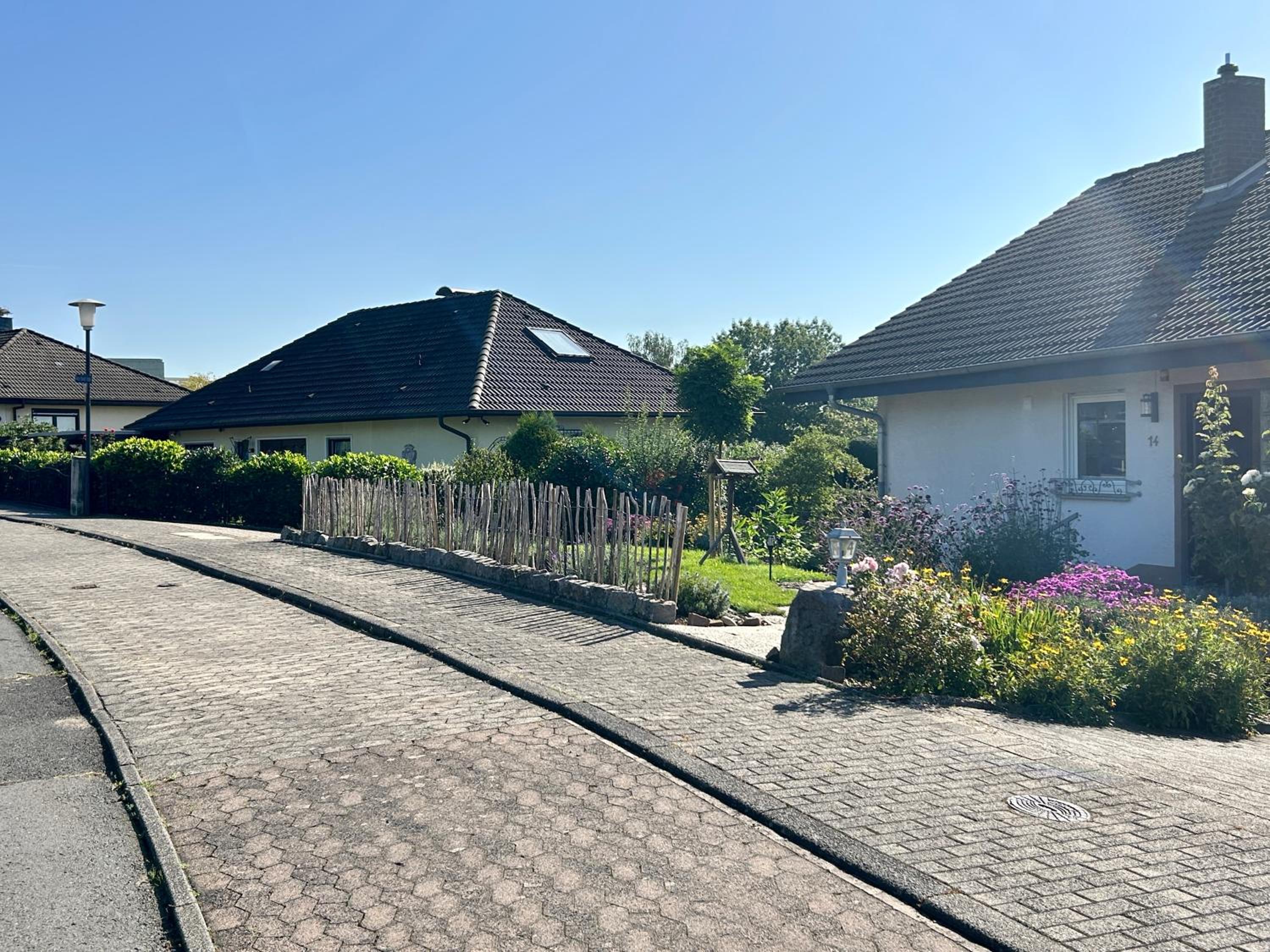 fuldaliebe - Helle Ferienwohnung mit Küche, Parkplatz, WLAN, Self Check-in
