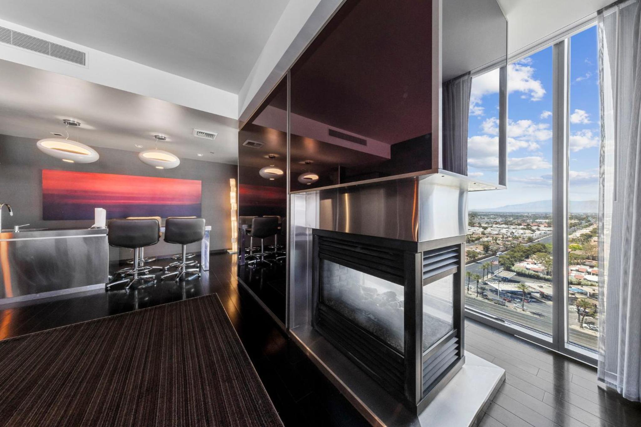 Huge Modern Luxury 17 Floor Panoramic Corner Suite with OPEN BALCONY view 5