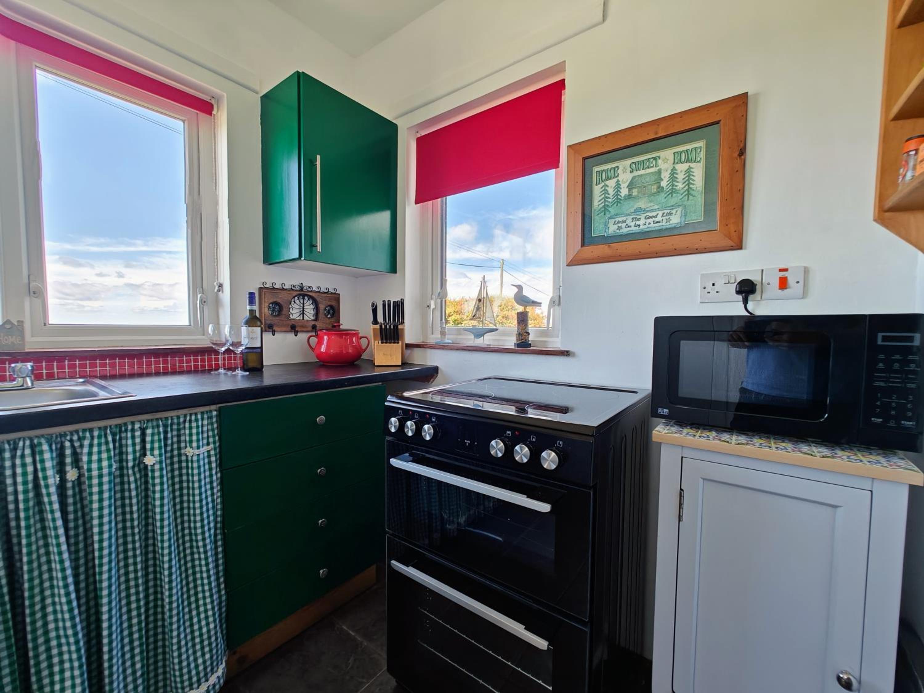 Teach Róisin-Traditional Irish holiday cottage in Malin Head.