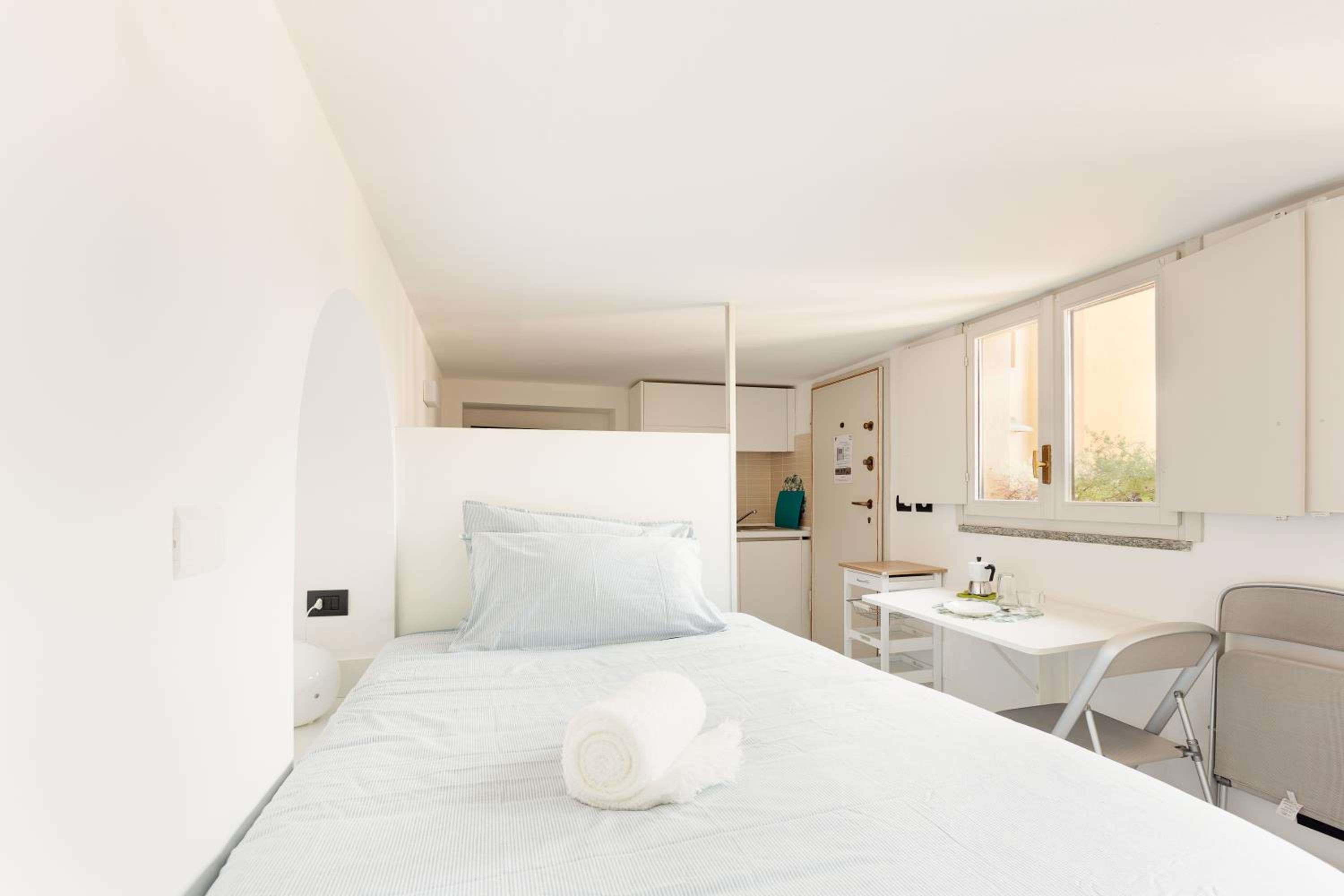 GuestHost - Milano Magenta Long Let Apts