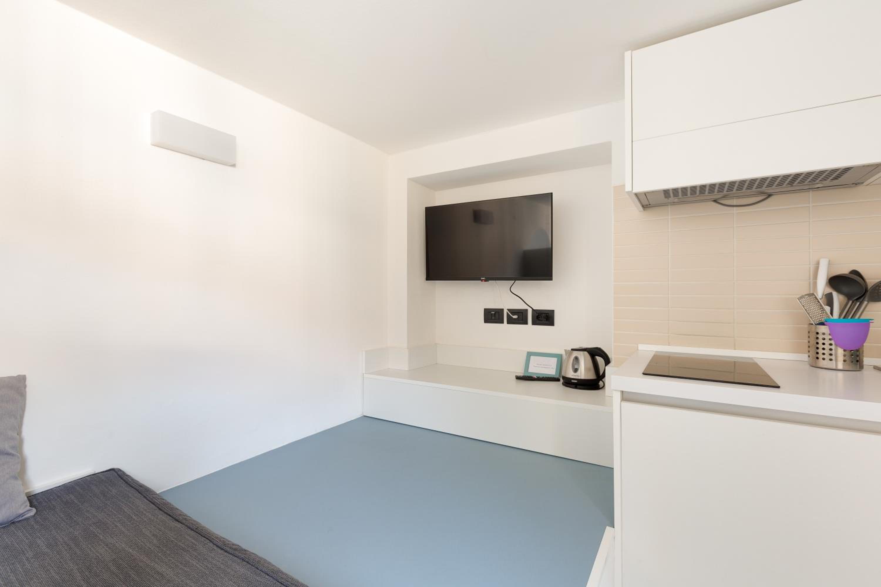 GuestHost - Milano Magenta Long Let Apts