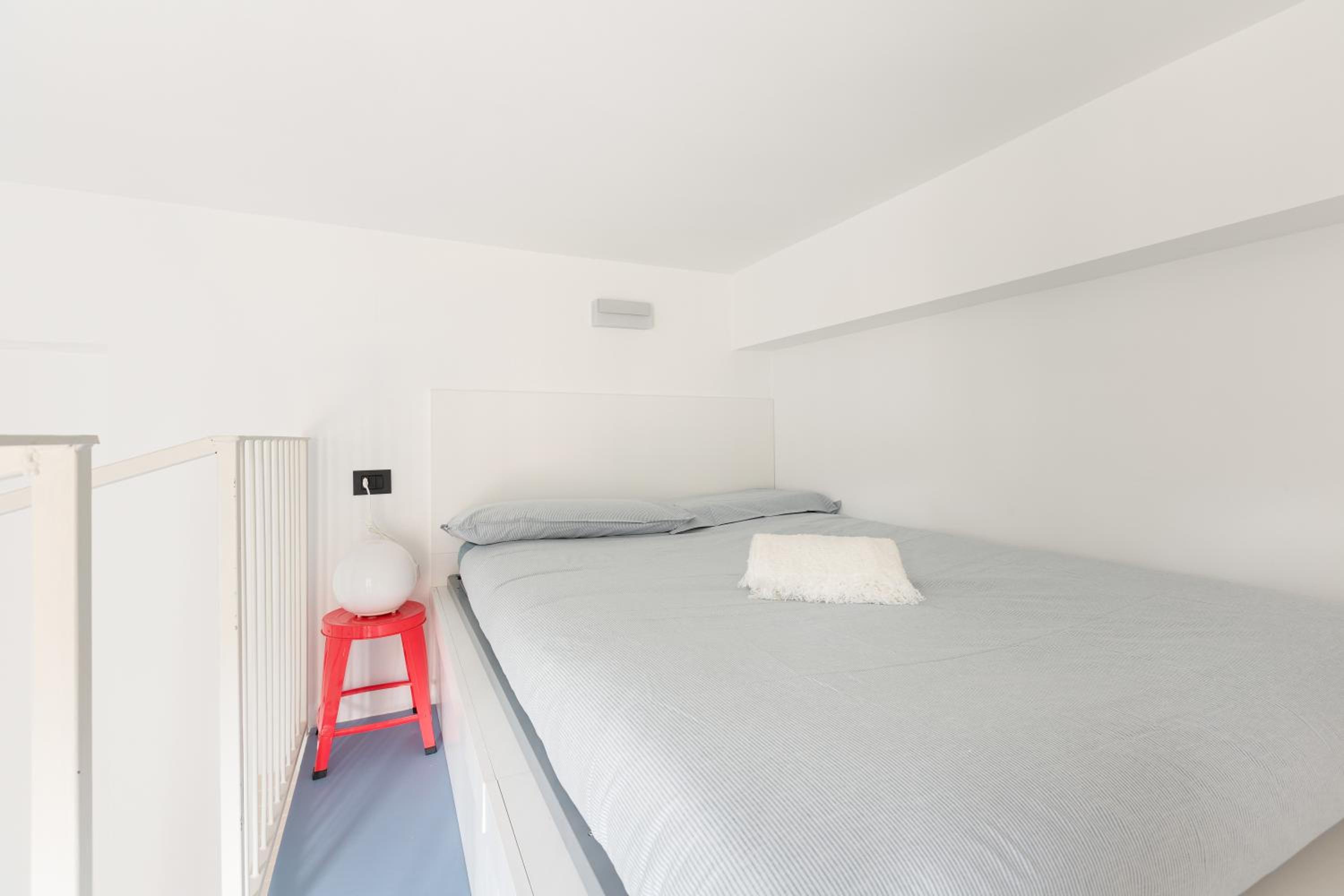 GuestHost - Milano Magenta Long Let Apts