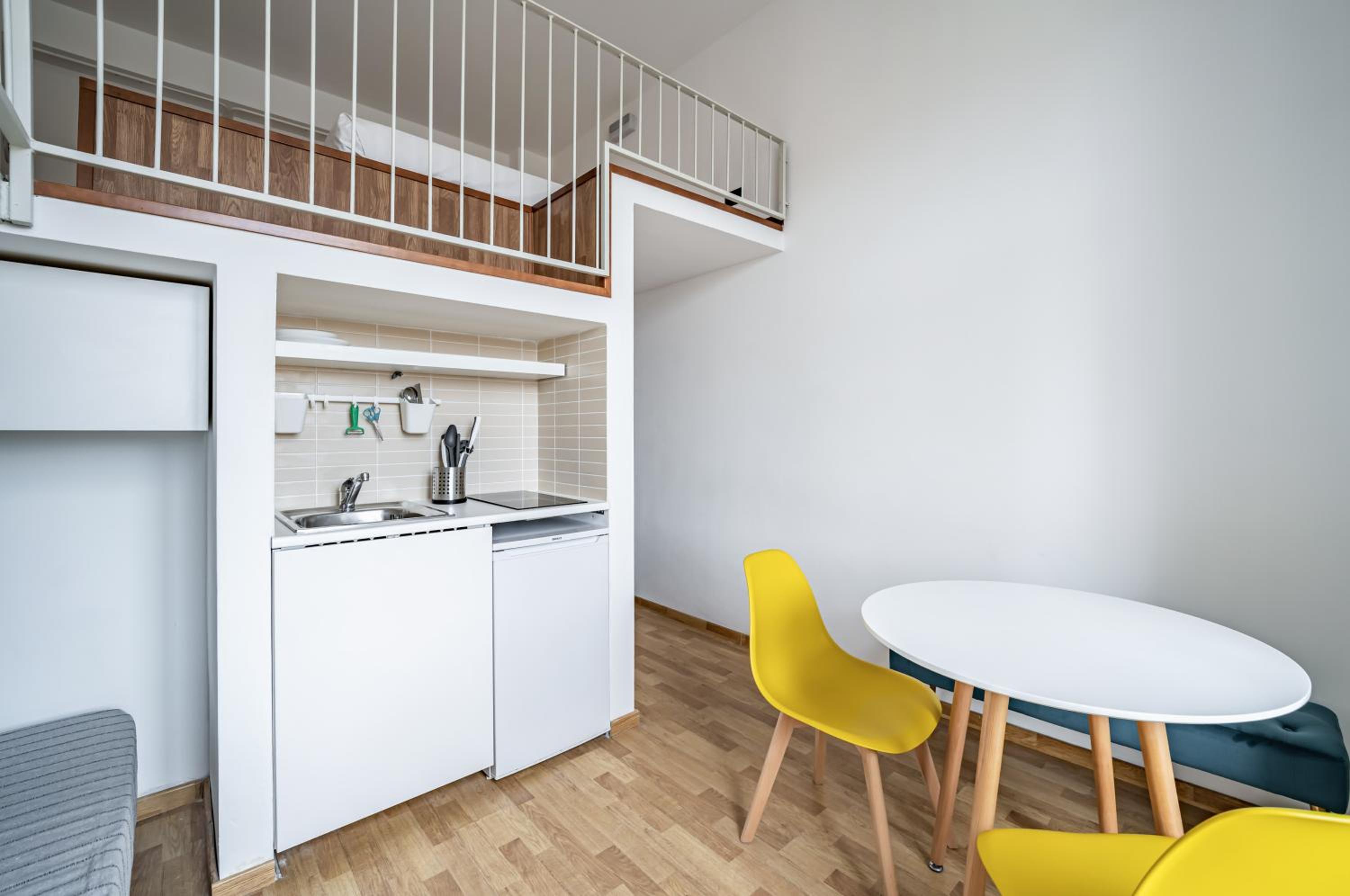 GuestHost - Milano Magenta Long Let Apts