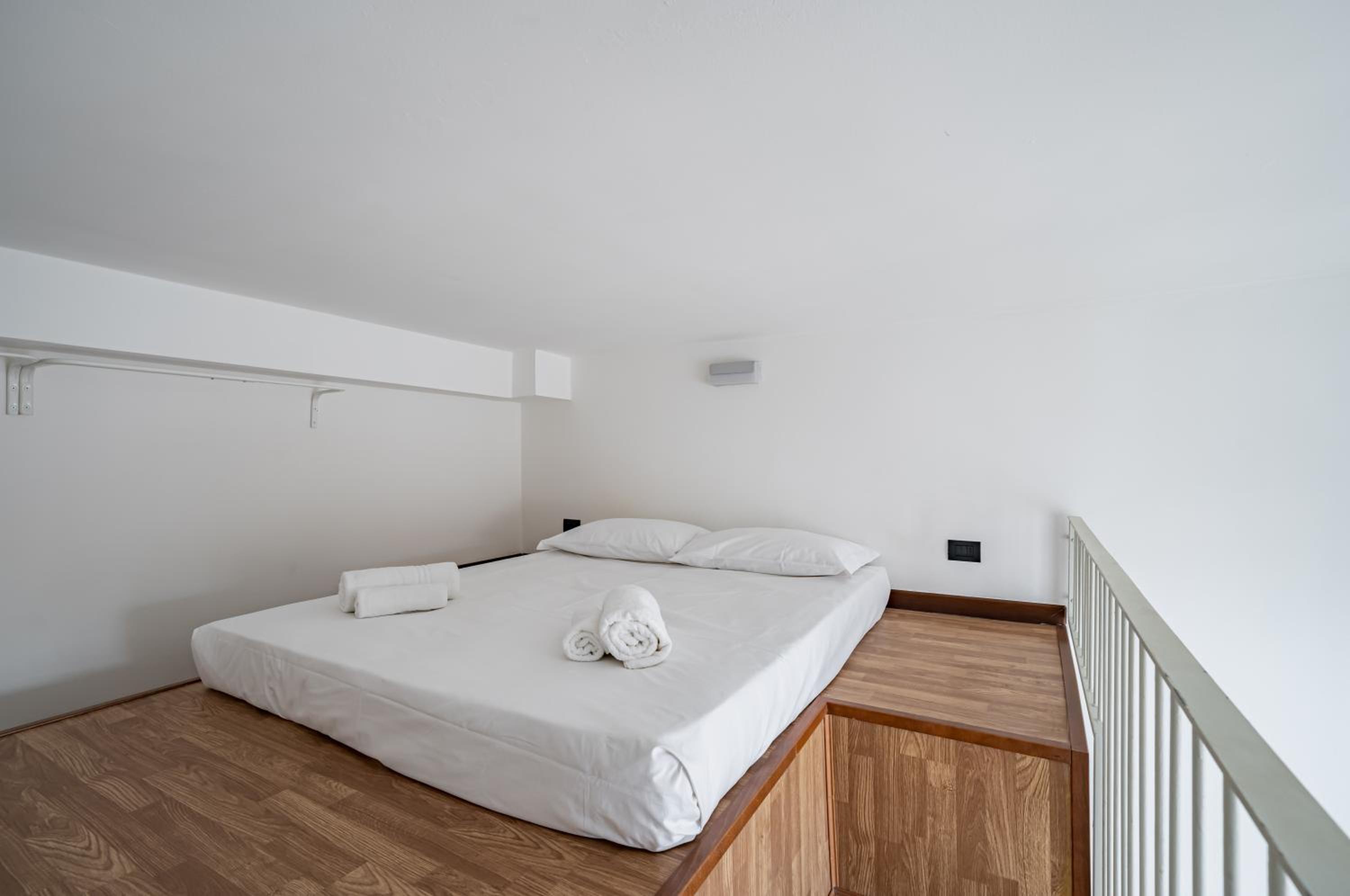 GuestHost - Milano Magenta Long Let Apts