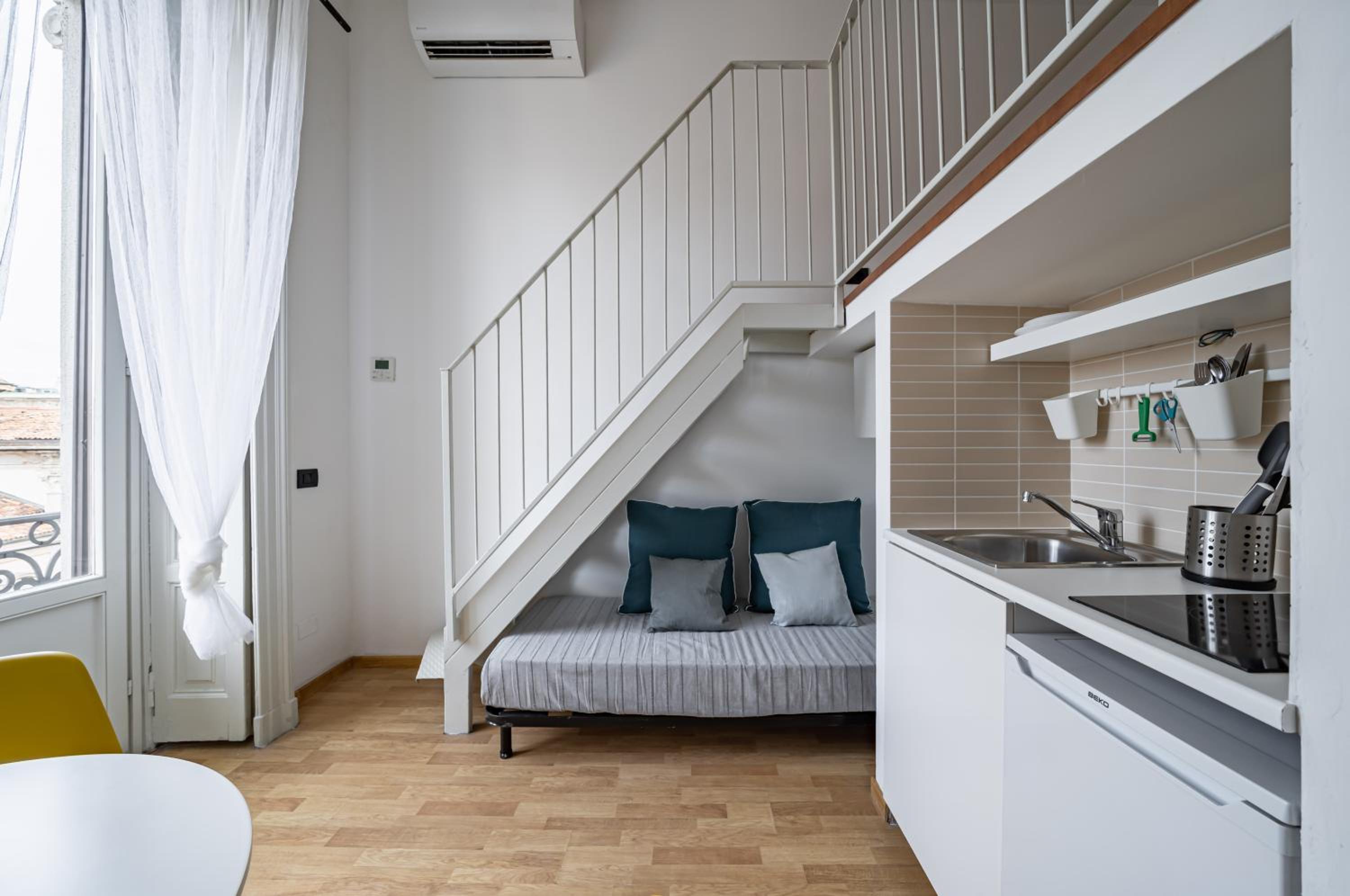 GuestHost - Milano Magenta Long Let Apts