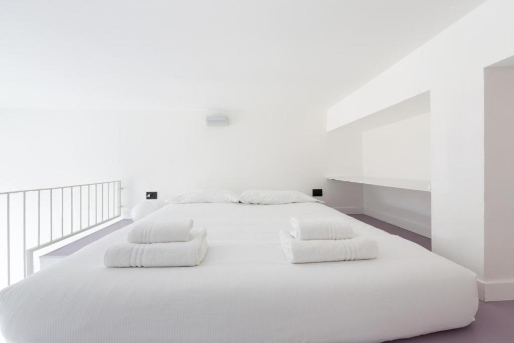 GuestHost - Milano Magenta Long Let Apts