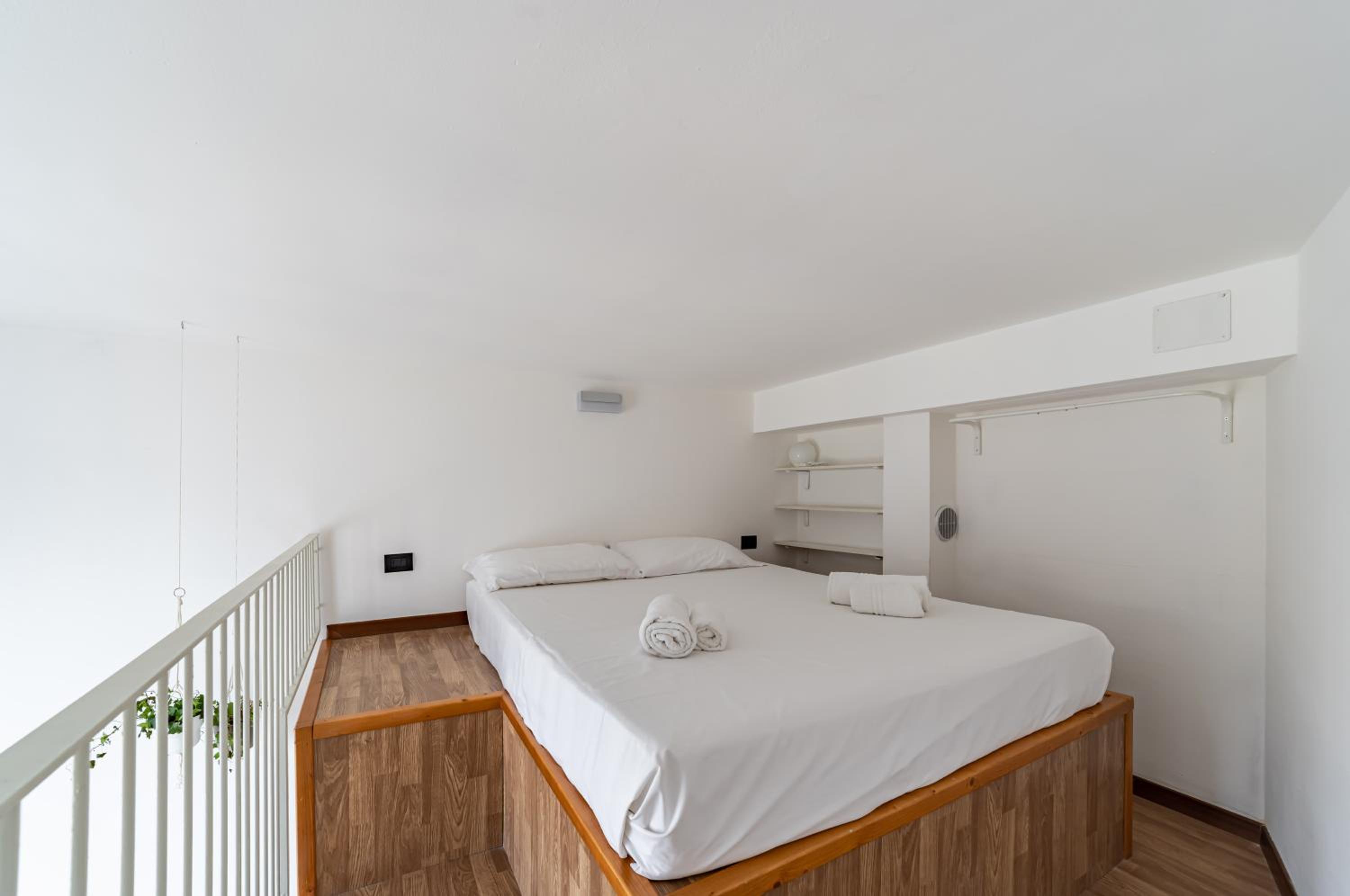GuestHost - Milano Magenta Long Let Apts