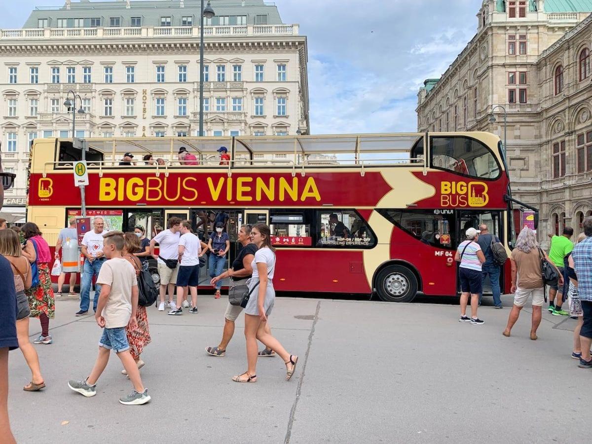 Family Deluxe a stone throw from the city centre and danube