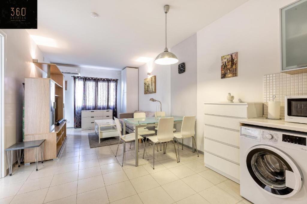 Cozy 1 Bedroom Oasis in the Heart of St. Julians by 360 Estates photo 2
