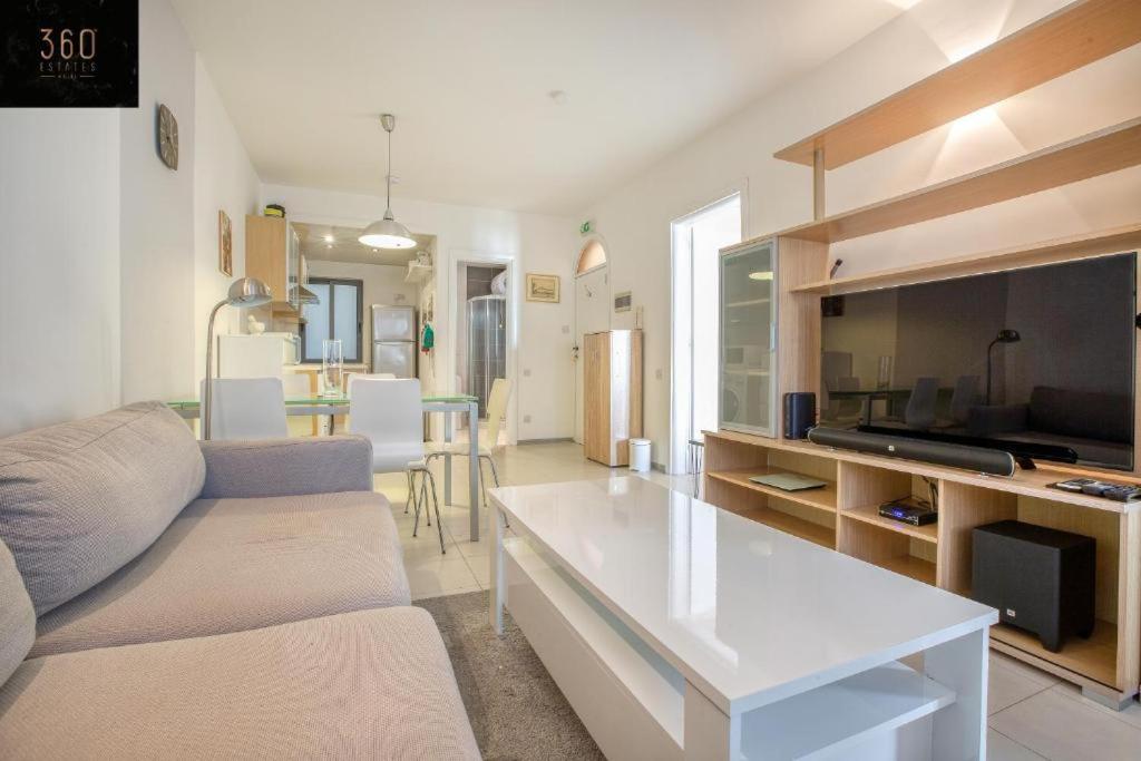 Cozy 1 Bedroom Oasis in the Heart of St. Julians by 360 Estates photo 4