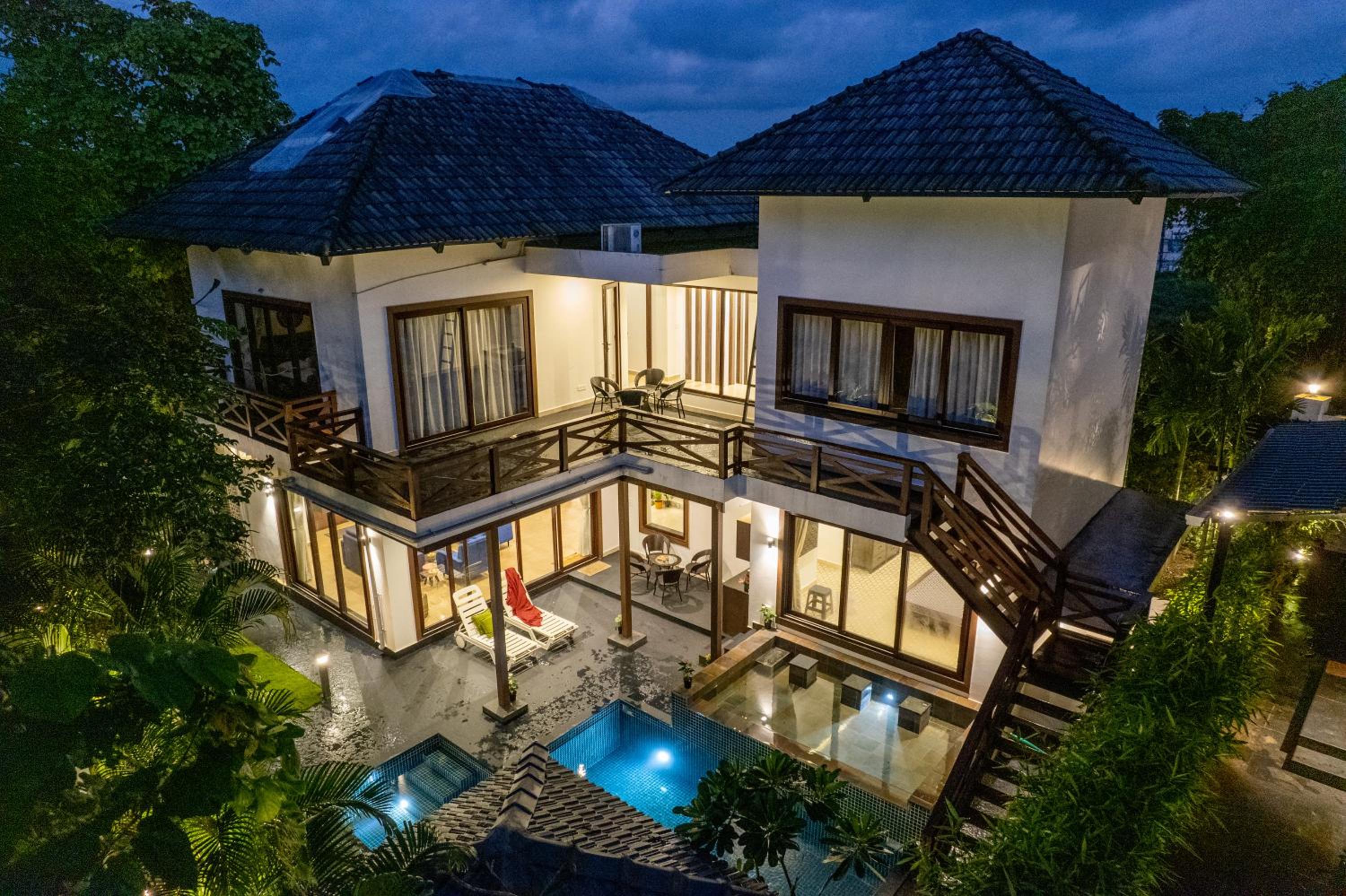 Hotel ELIVAAS 4 BHK with Pvt Pool & Entertainment Room - Indah - Image 1