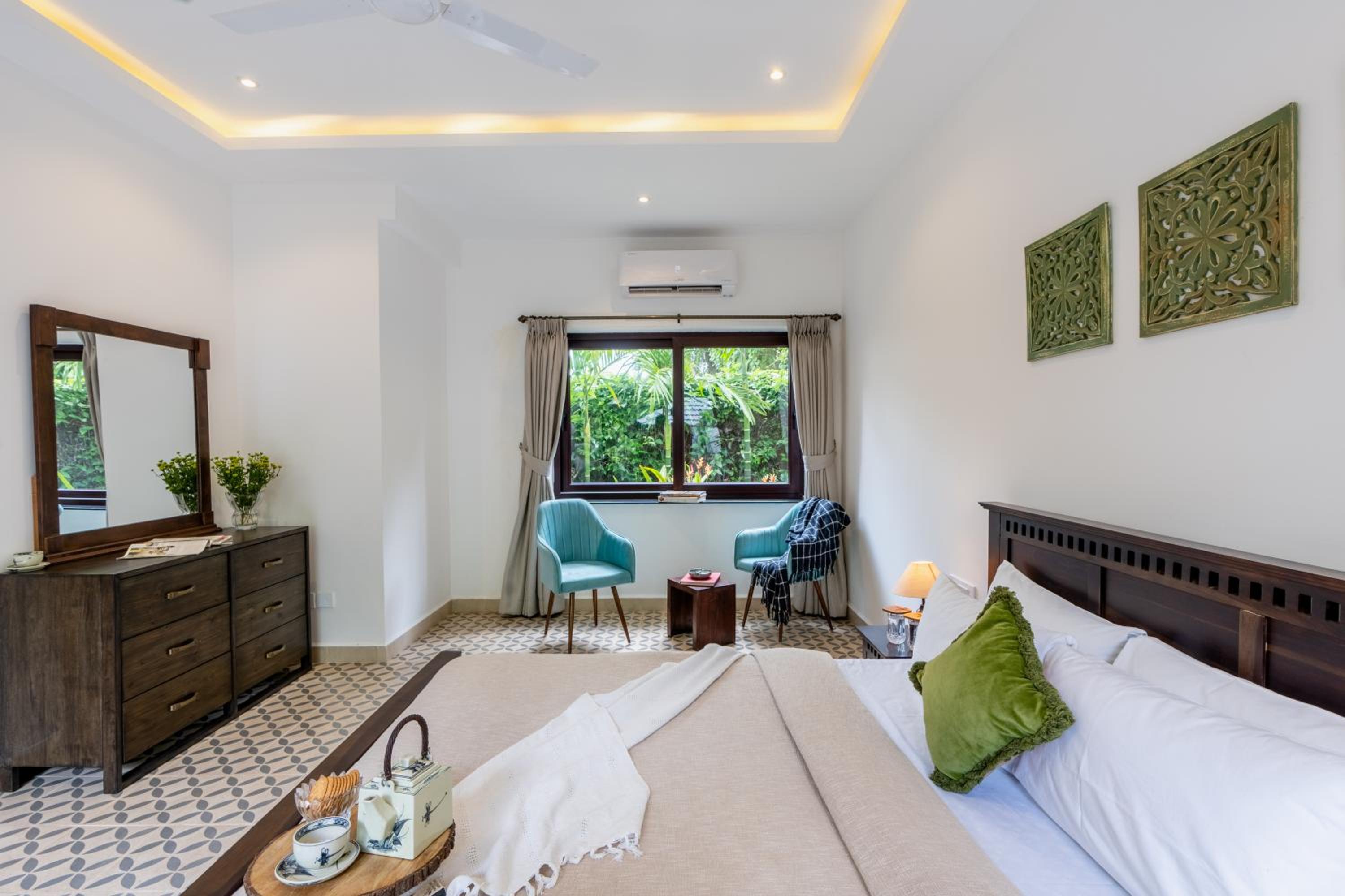 ELIVAAS 4 BHK with Pvt Pool & Entertainment Room - Indah view 5
