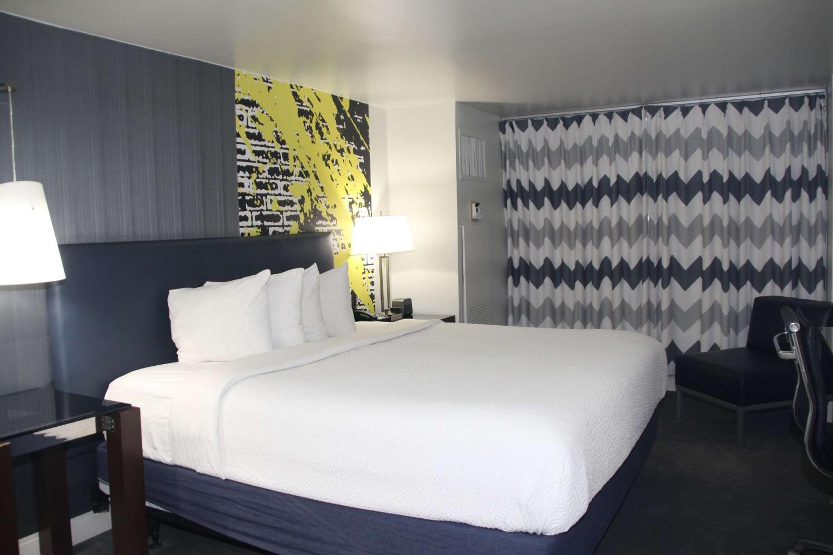 Comfort Inn  Suites Baltimore Inner Harbor - Property Image 4