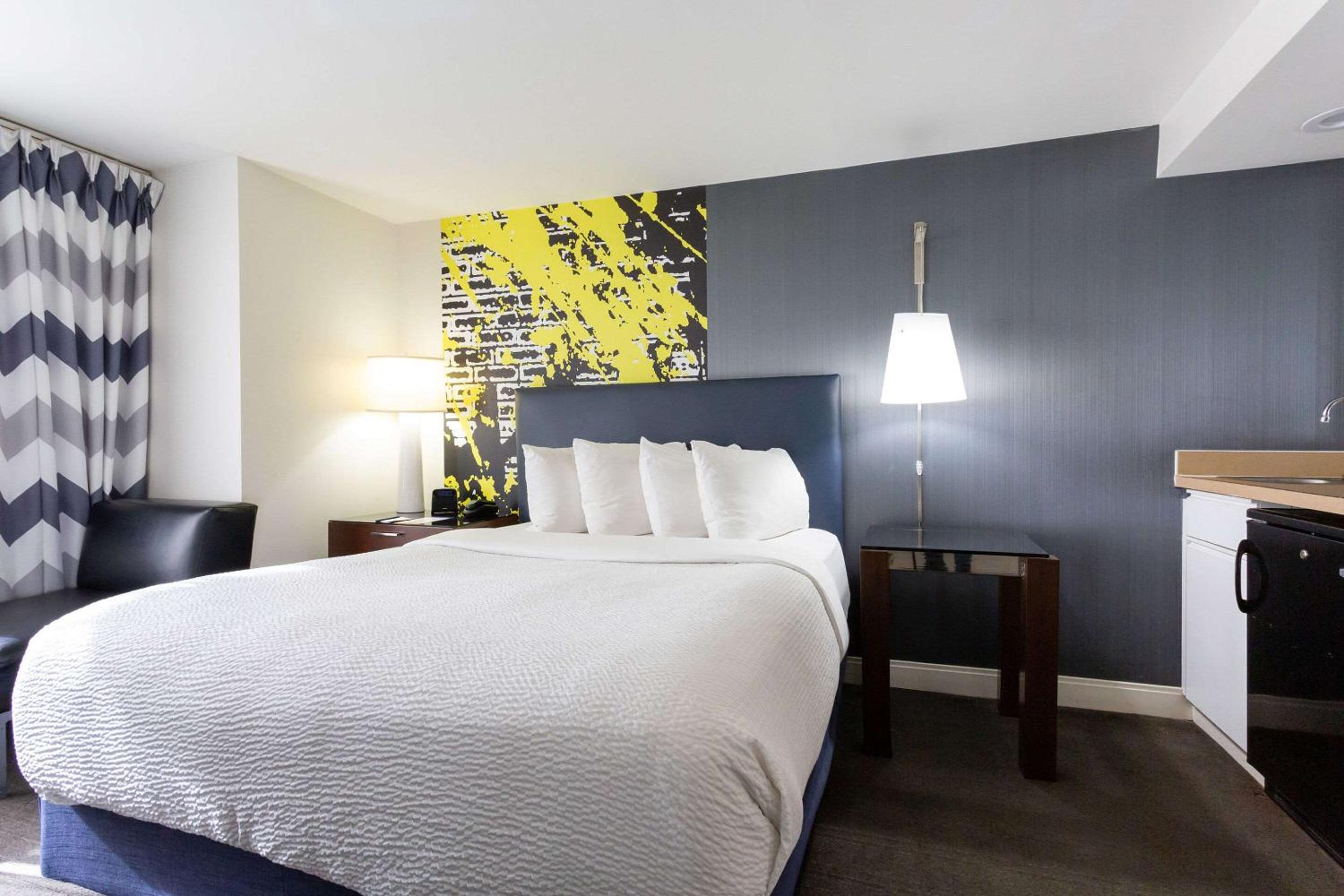 Comfort Inn  Suites Baltimore Inner Harbor - Property Image 9