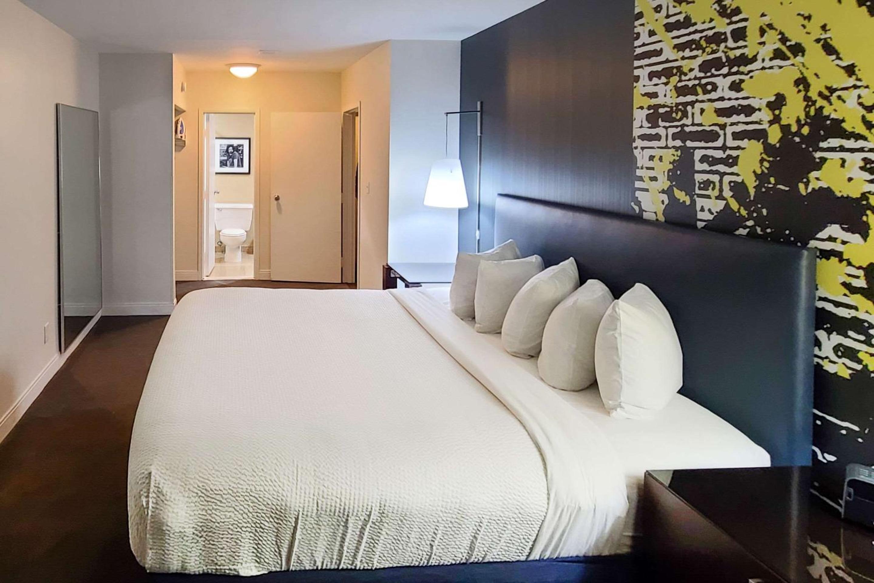 Comfort Inn Suites Baltimore Inner Harbor - Property Image 15