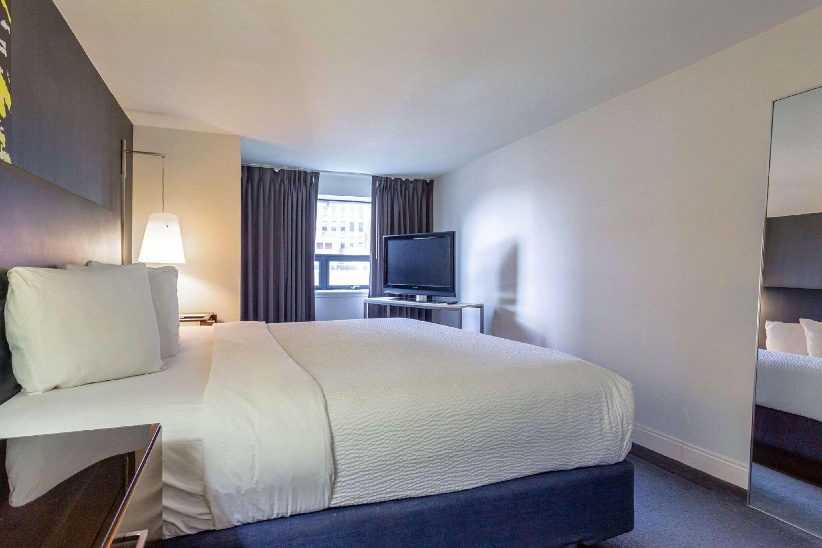 Comfort Inn Suites Baltimore Inner Harbor - Property Image 37