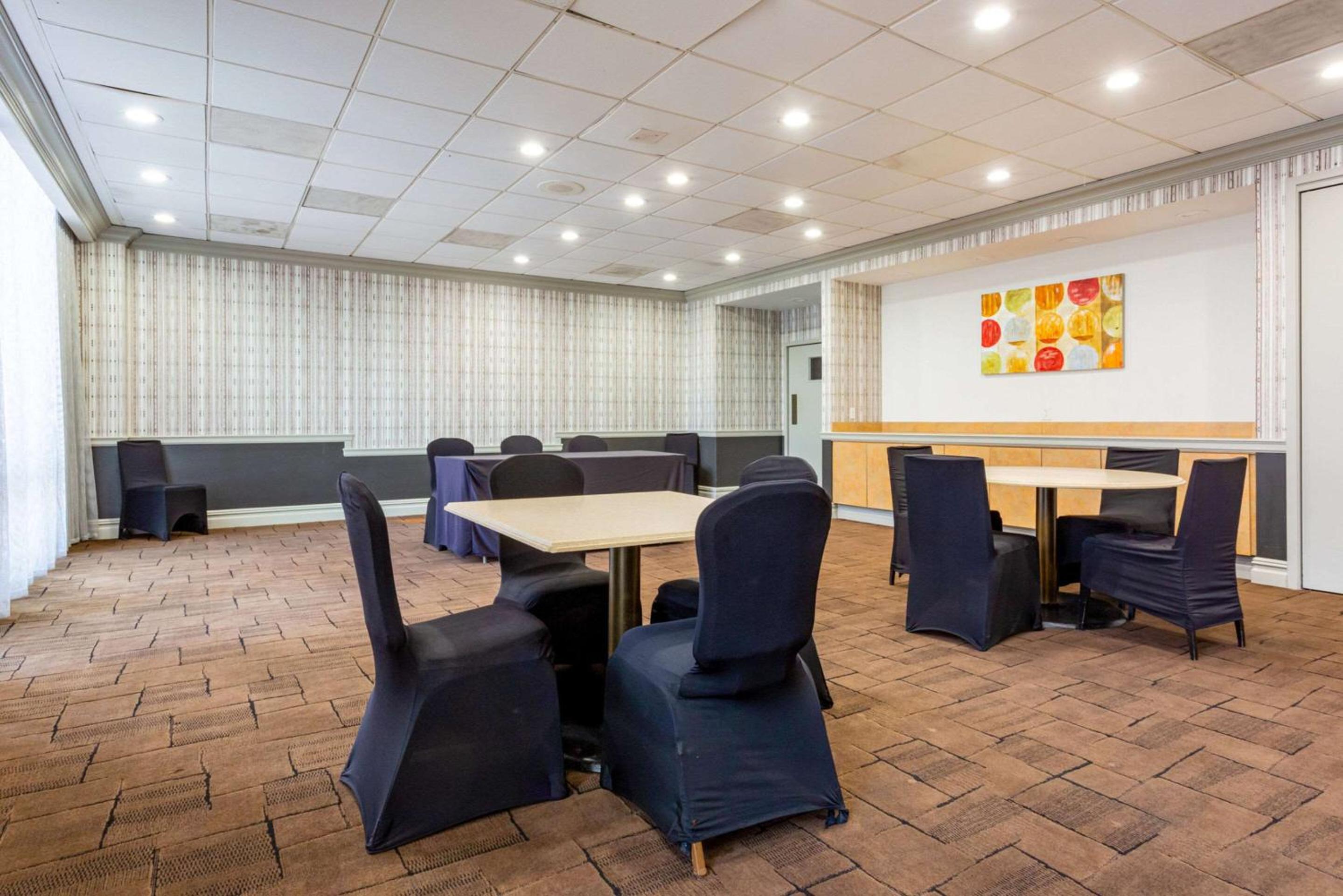 Comfort Inn Suites Baltimore Inner Harbor - Property Image 46