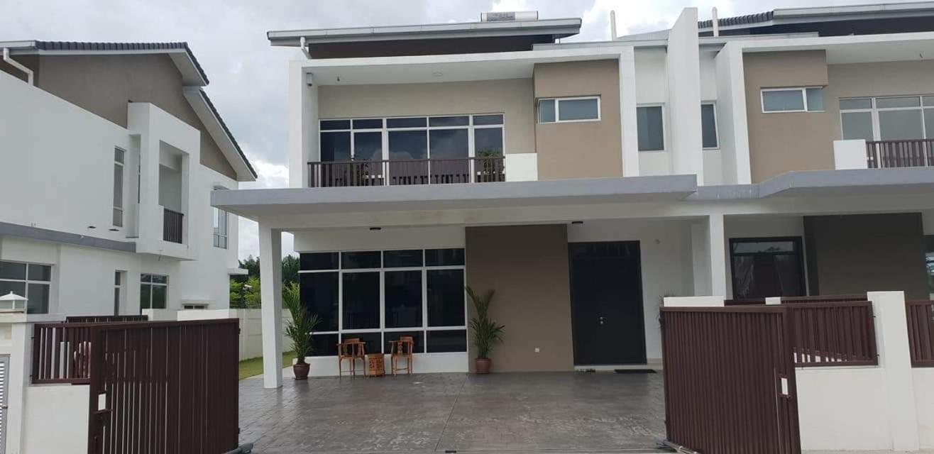 Homestay Fe-feeling Artis with 4 Bedrooms photo 1