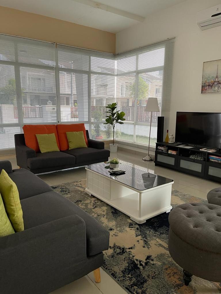 Homestay Fe-feeling Artis with 4 Bedrooms photo 8