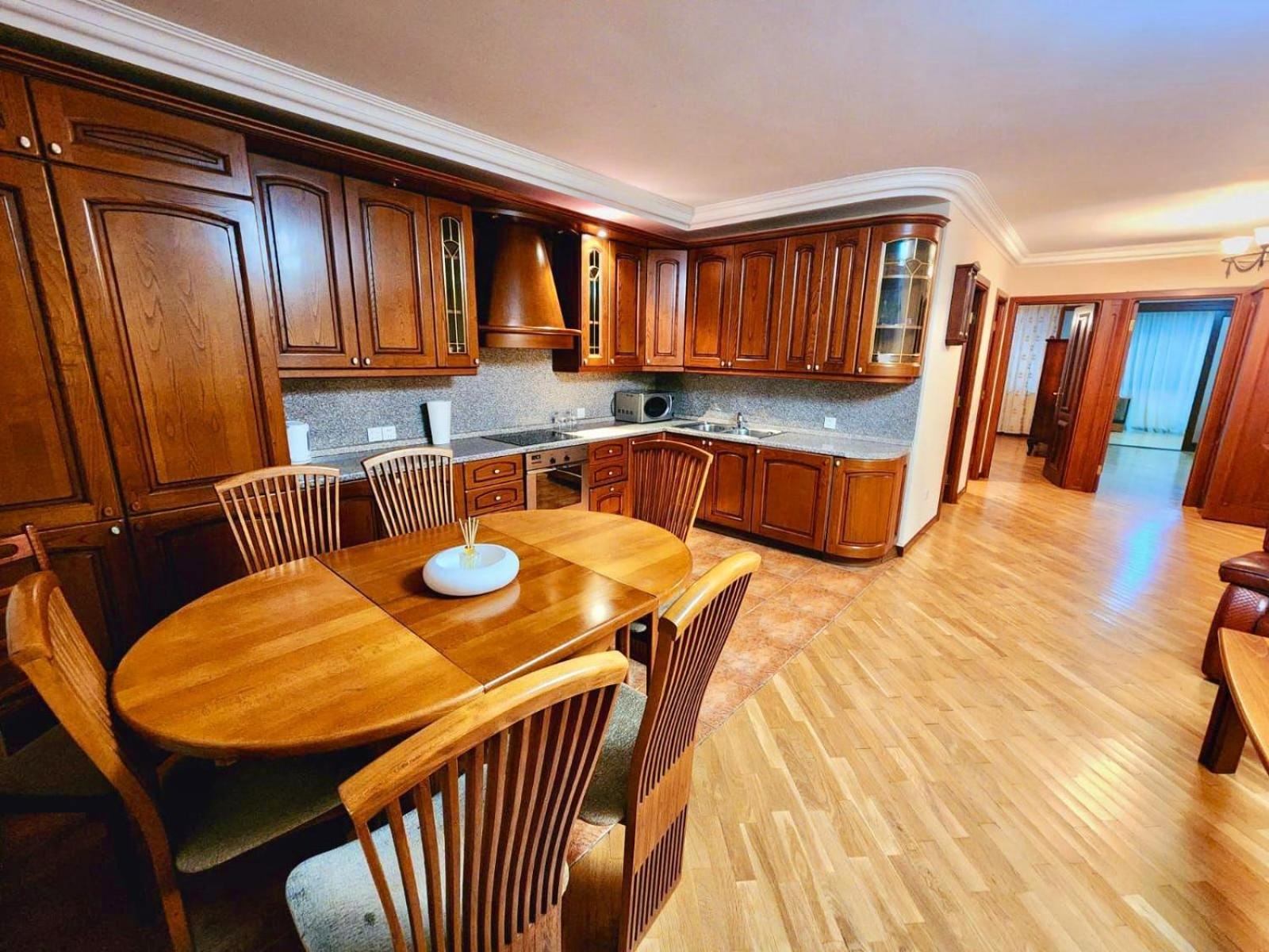 Family Spacious 2 Bedroom Apartment in the Middle of City Center, Next To North Avenue
