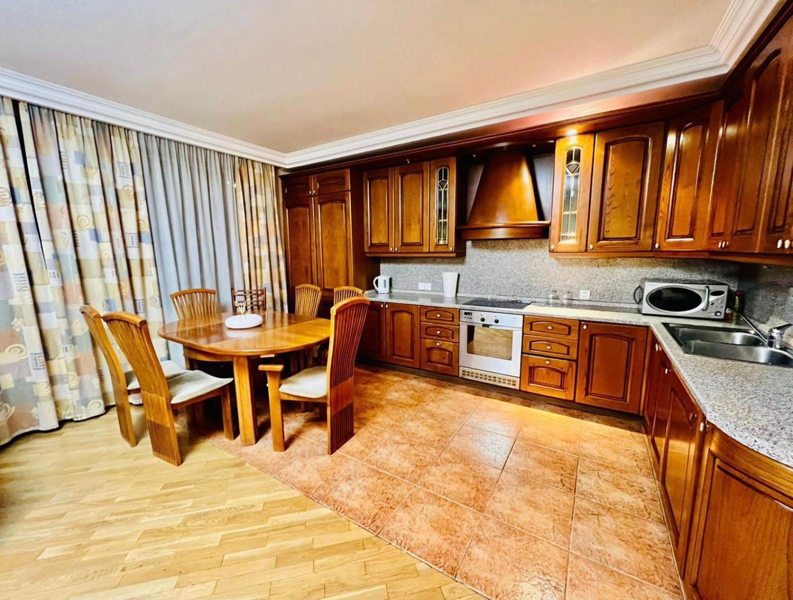 Family Spacious 2 Bedroom Apartment in the Middle of City Center, Next To North Avenue