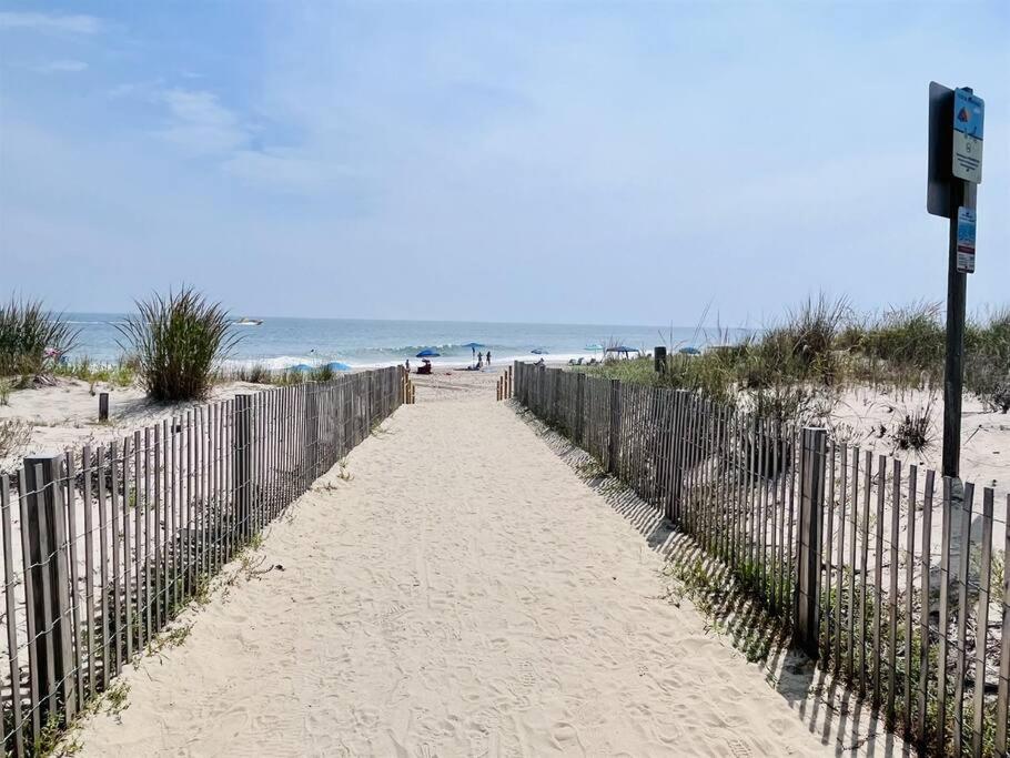 Beach Front Condo with Spectacular Views view 3