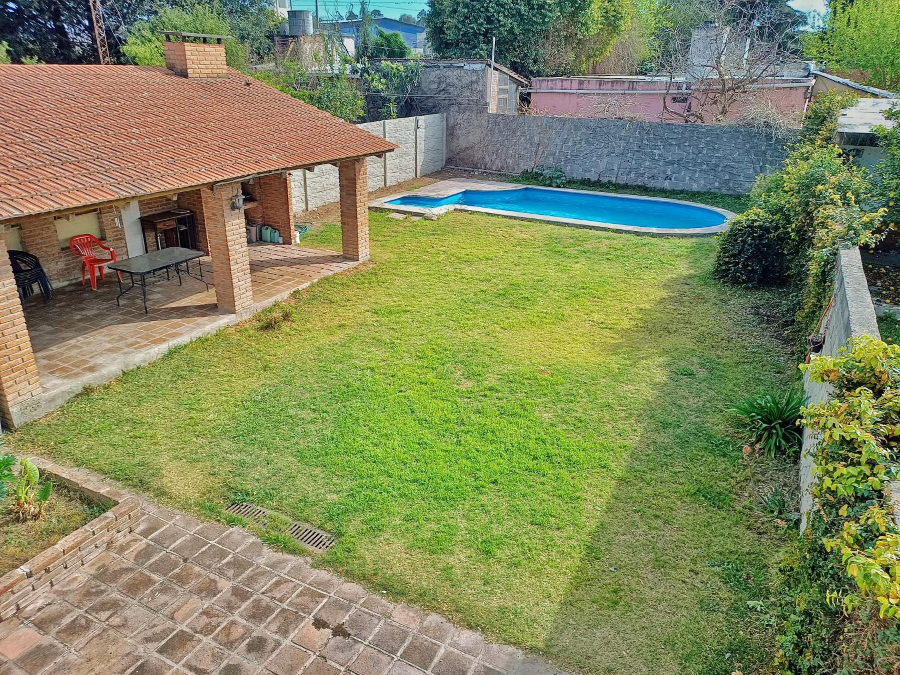 Casa con quincho y pileta
